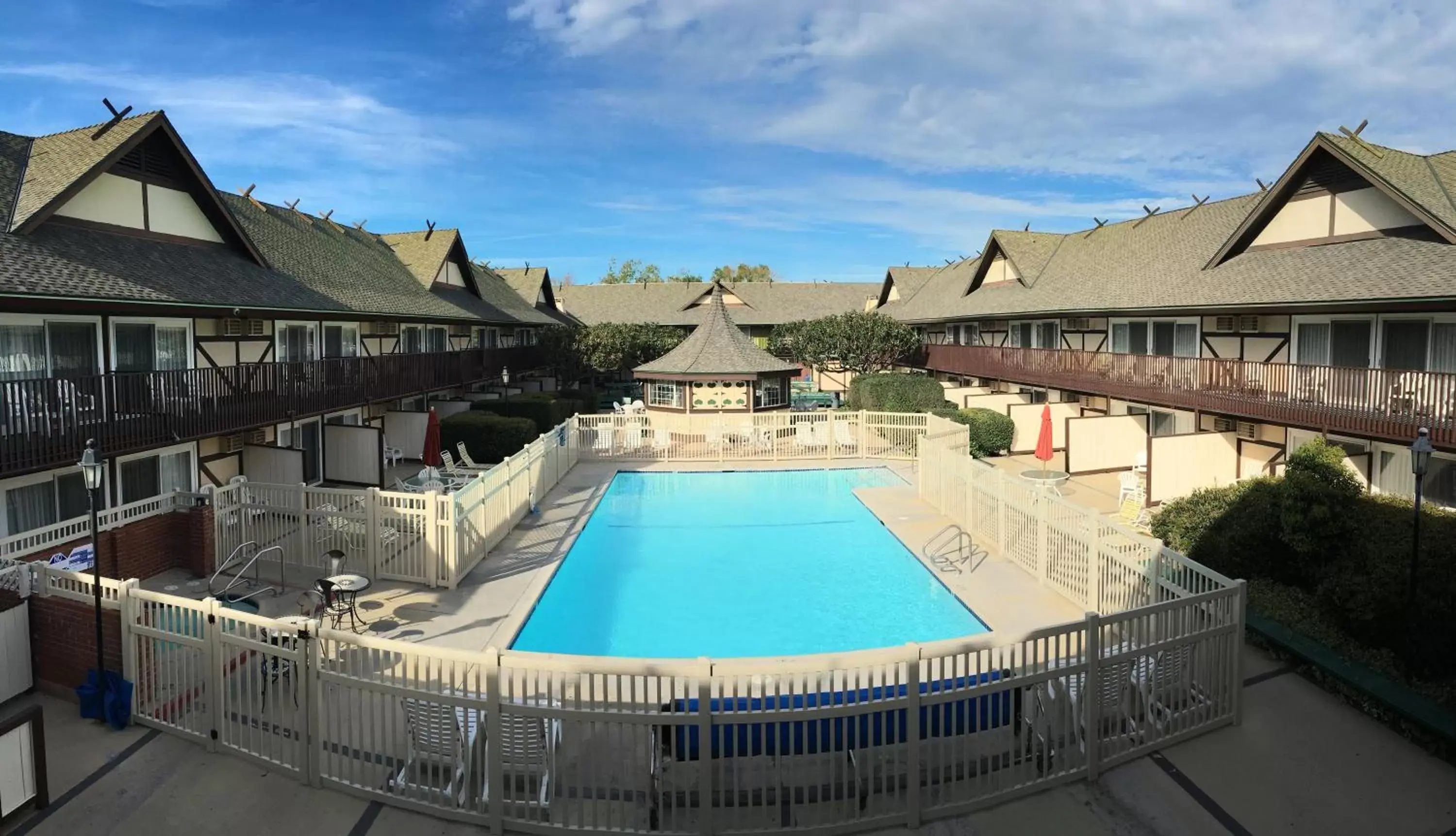 Swimming Pool in Pea Soup Andersen's Inn