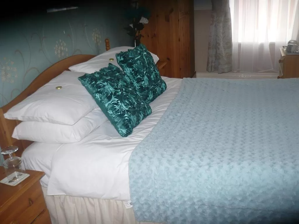 Bedroom, Bed in The Broadfield