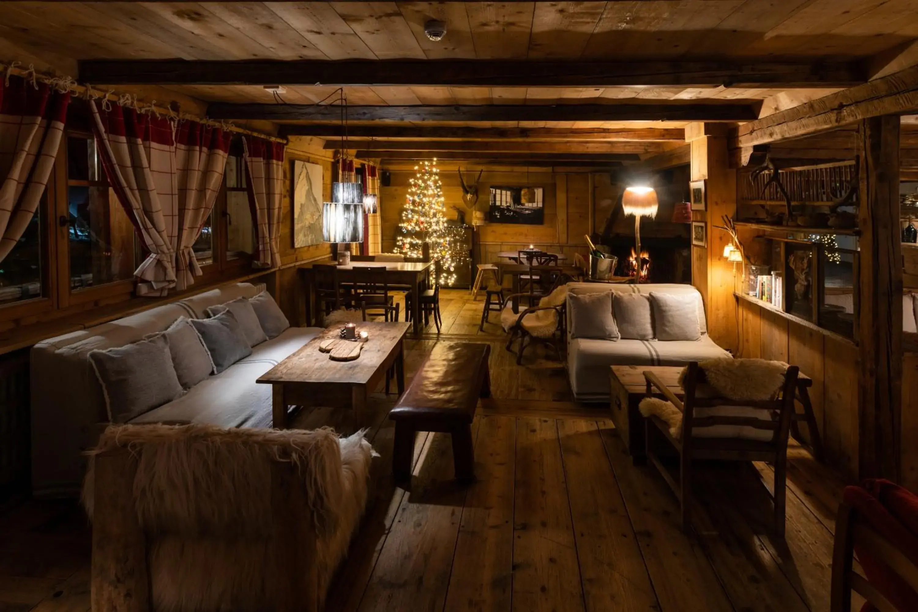 Lounge or bar in Hotel Chalet Svizzero