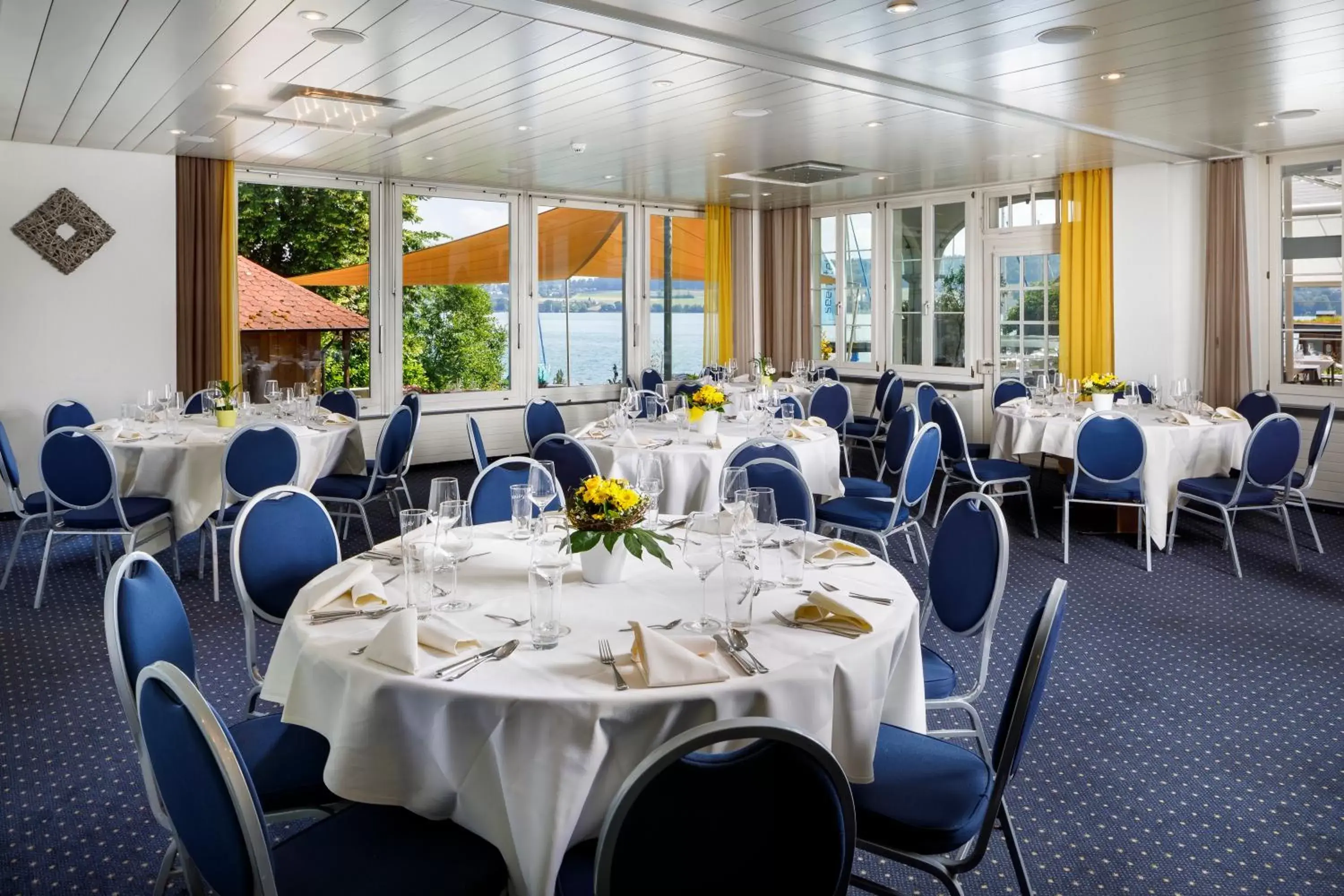 Banquet/Function facilities, Restaurant/Places to Eat in Hallwil Swiss Quality Seehotel