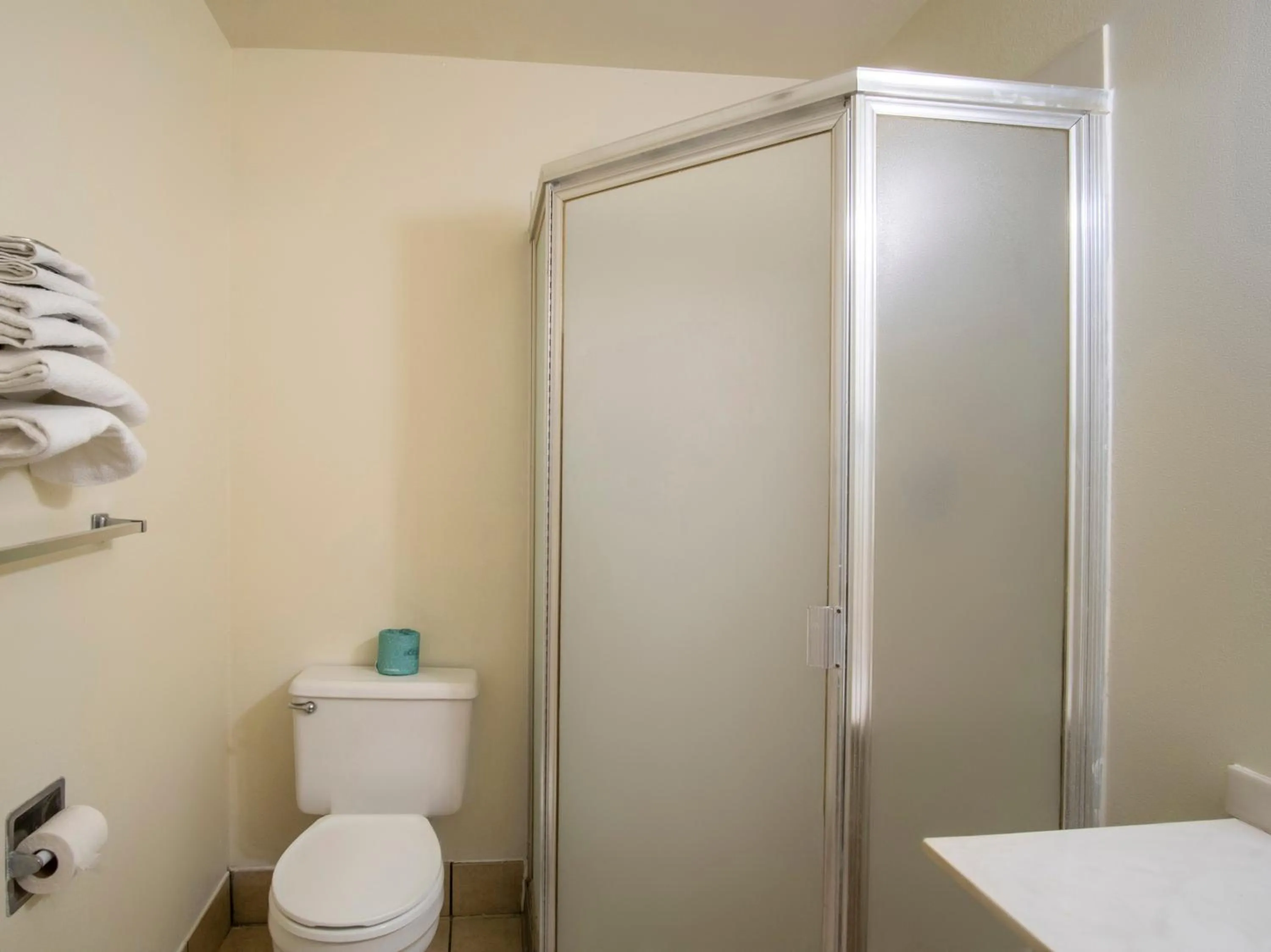 Bathroom in OYO Hotel Oklahoma City Northeast