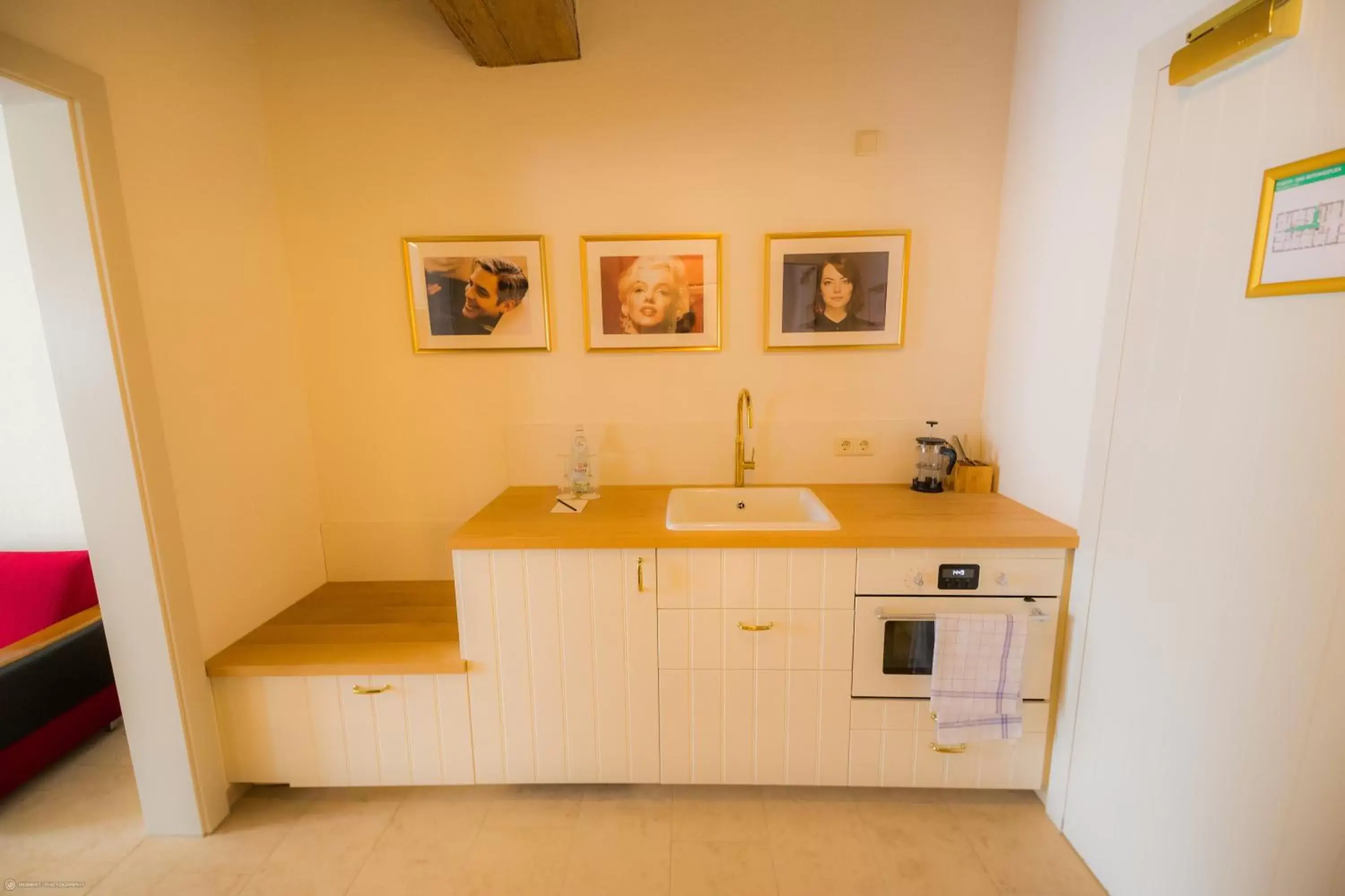 Kitchen or kitchenette, Bathroom in Hotel Luis Stadl