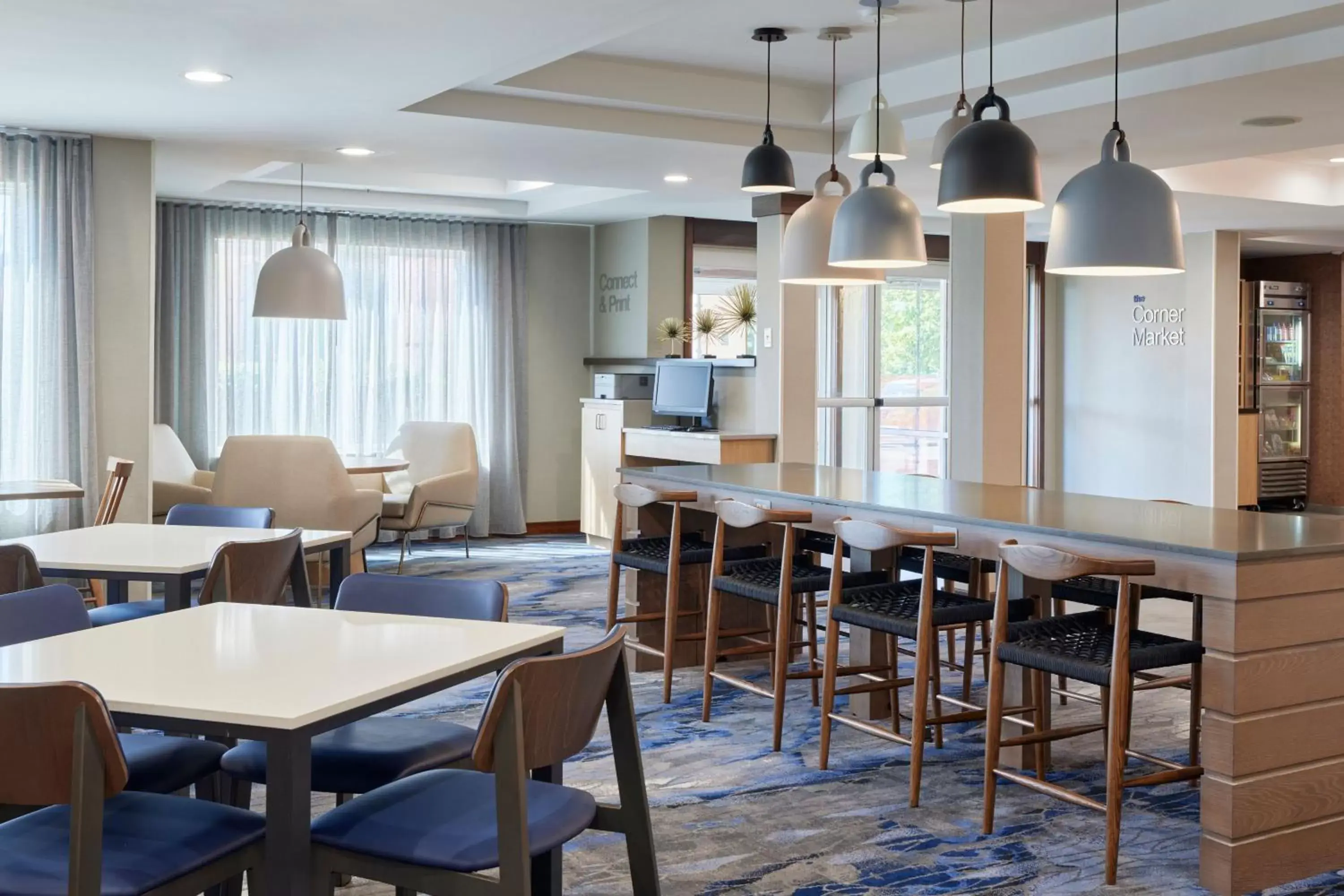 Lobby or reception, Restaurant/Places to Eat in Fairfield Inn & Suites Burlington