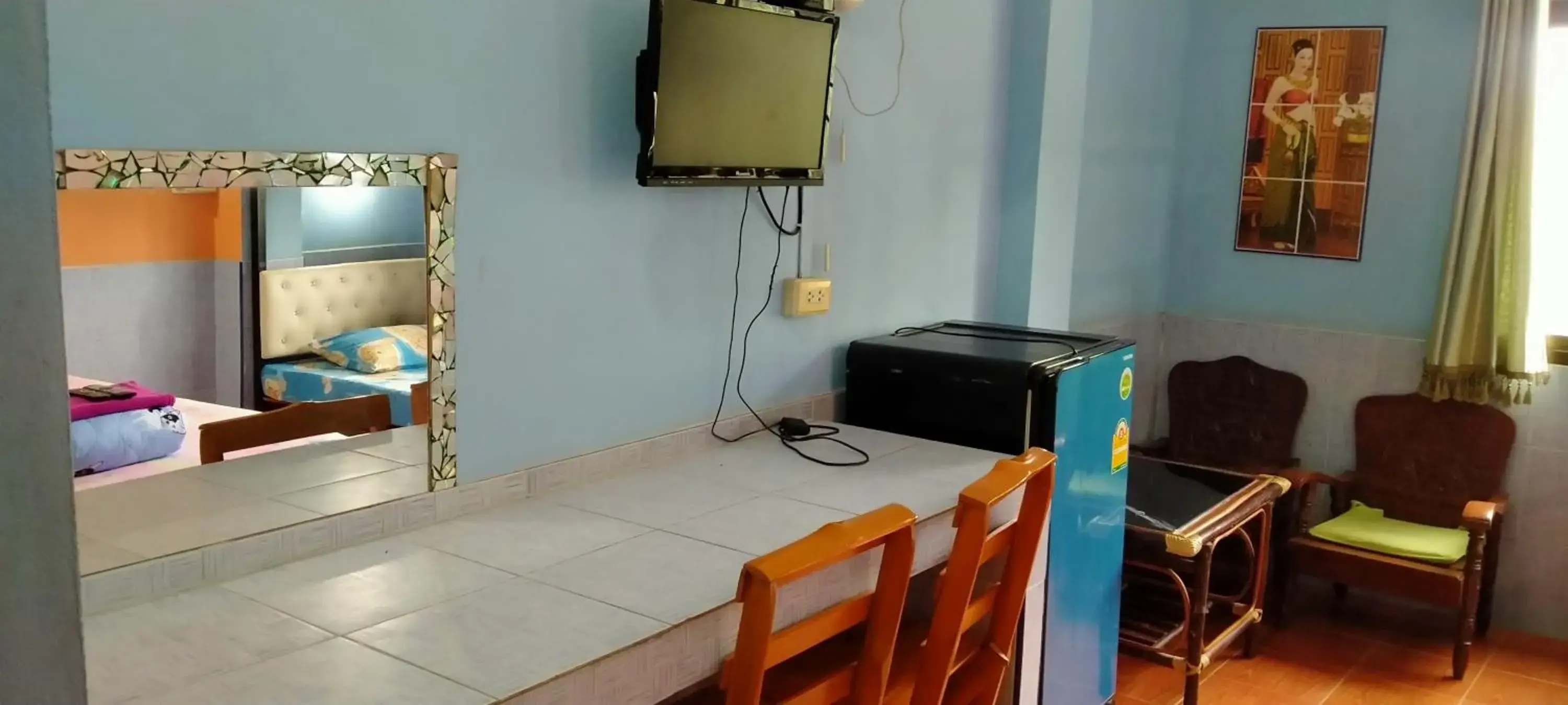 TV/Entertainment Center in Rueang Sri Siri Guesthouse