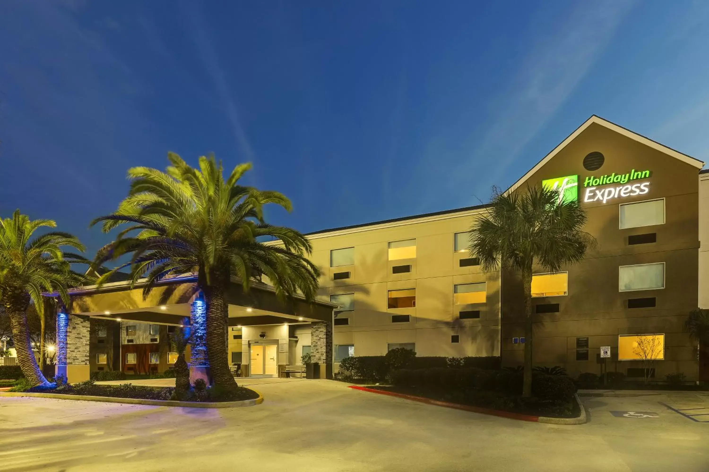 View (from property/room), Property Building in Holiday Inn Express Kenner - New Orleans Airport, an IHG Hotel