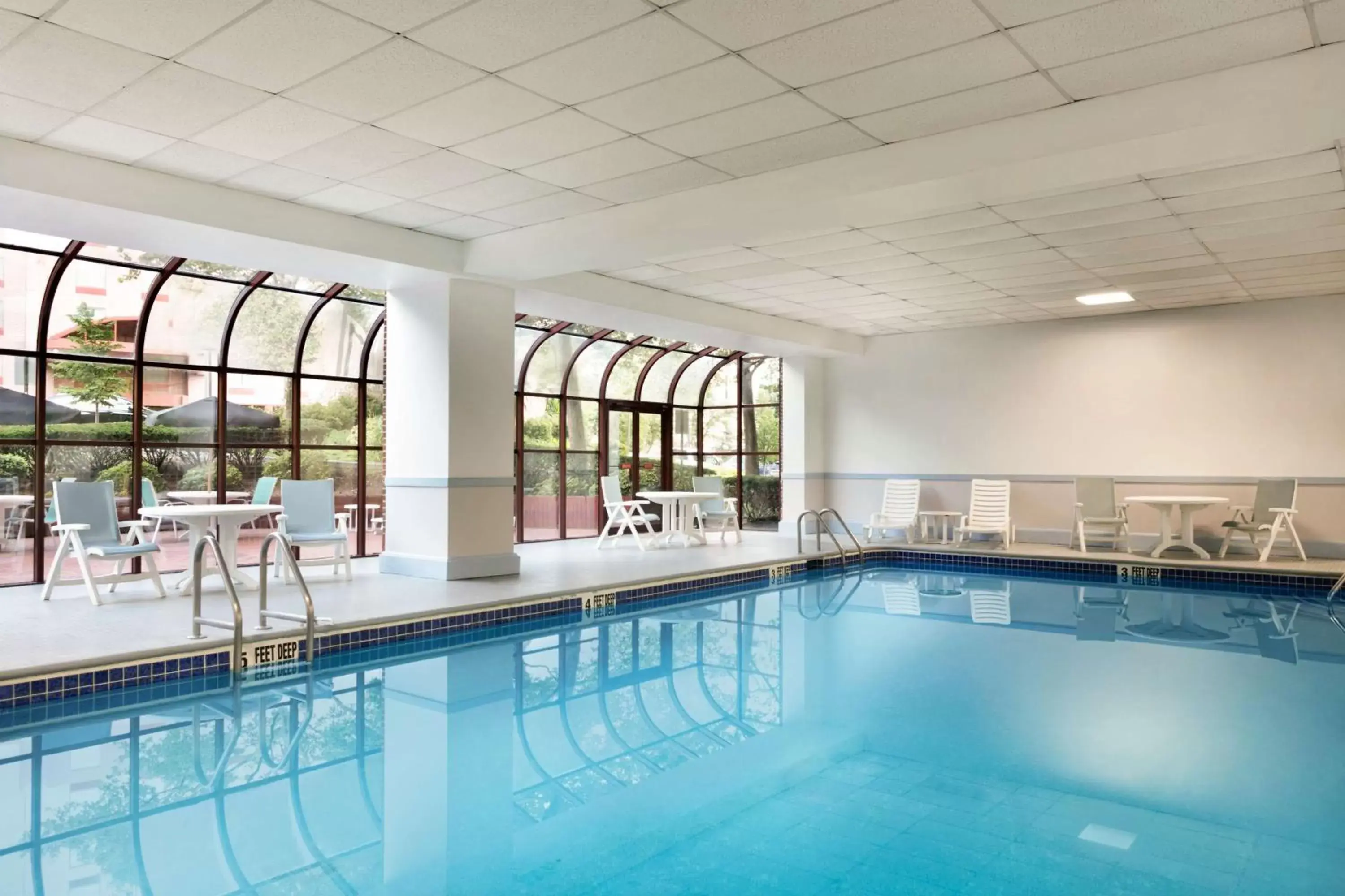 Swimming Pool in Hampton Inn New York - LaGuardia Airport
