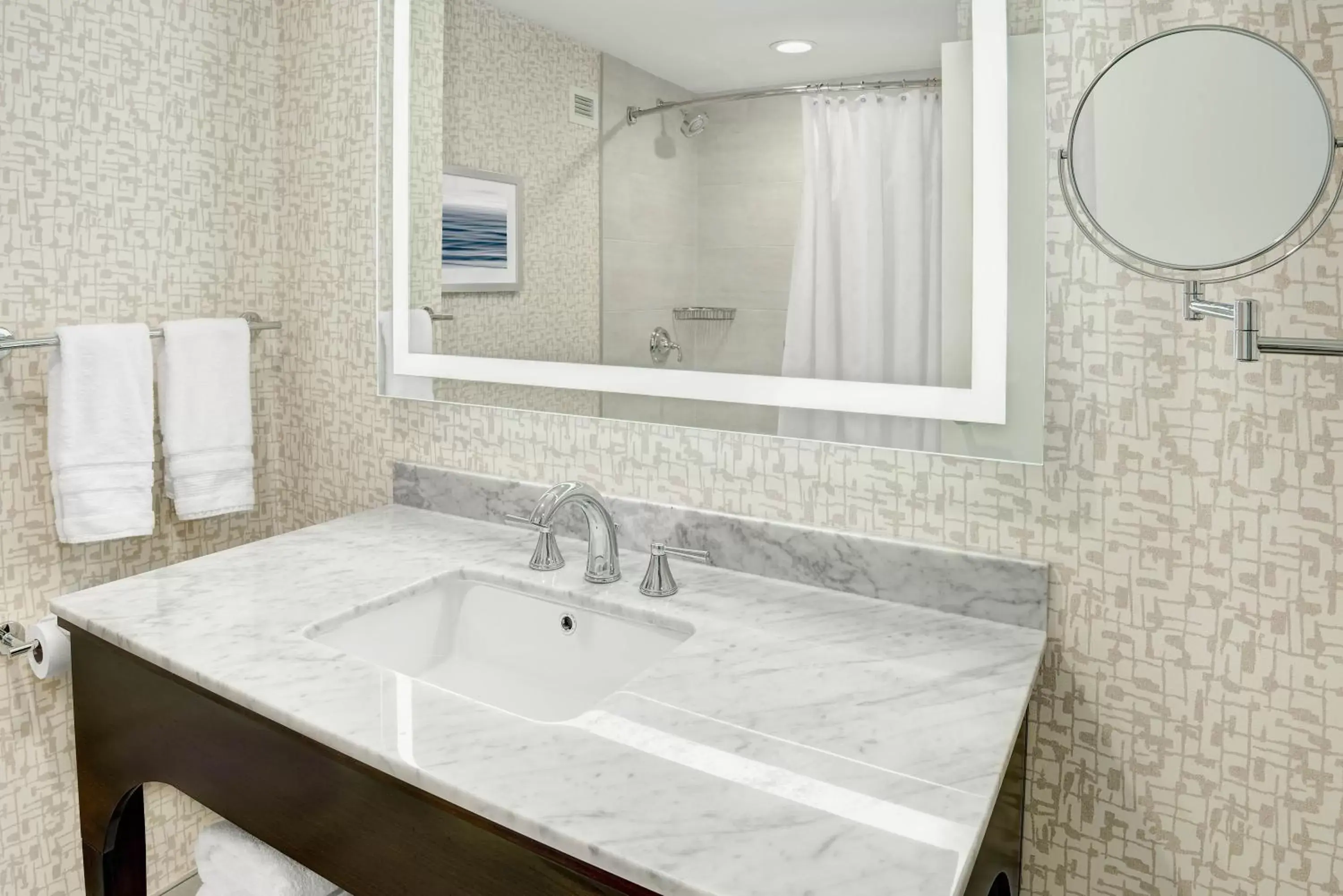 Bathroom in Sheraton Eatontown Hotel