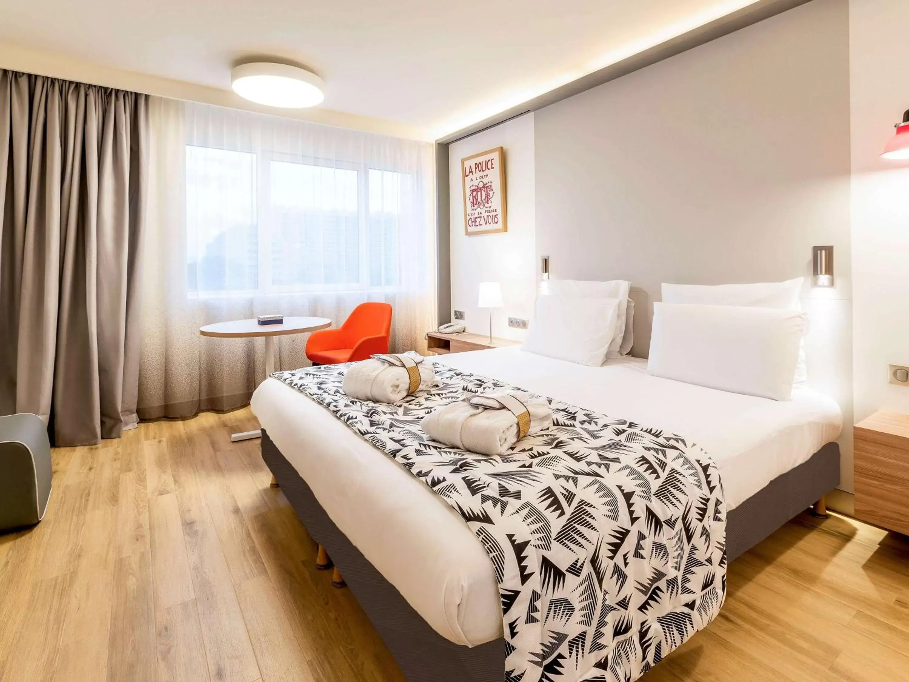 Photo of the whole room, Bed in Mercure Marseille Centre Prado Vélodrome