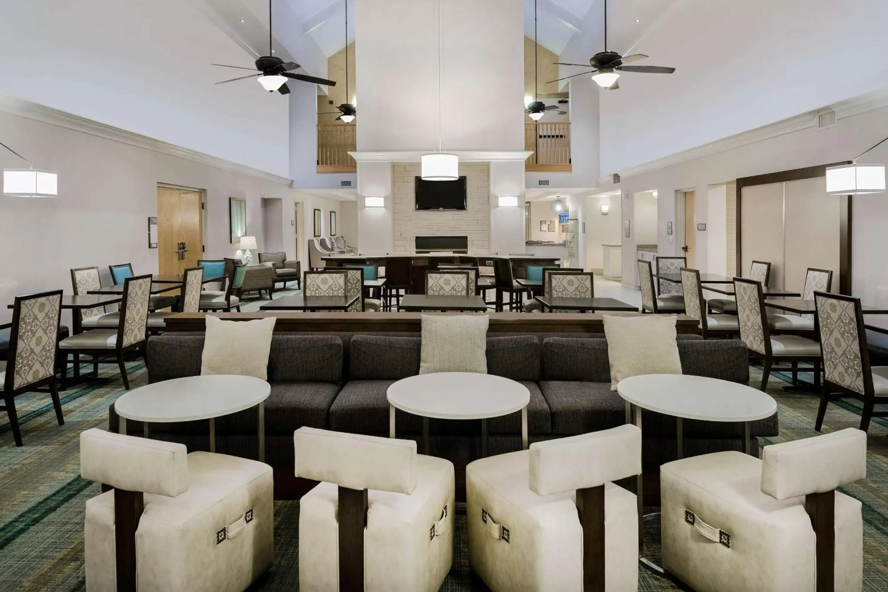 Property building, Restaurant/Places to Eat in Homewood Suites Phoenix-Metro Center