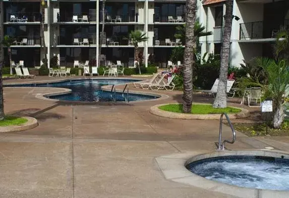 Facade/entrance, Swimming Pool in Maui Beach Vacation Club