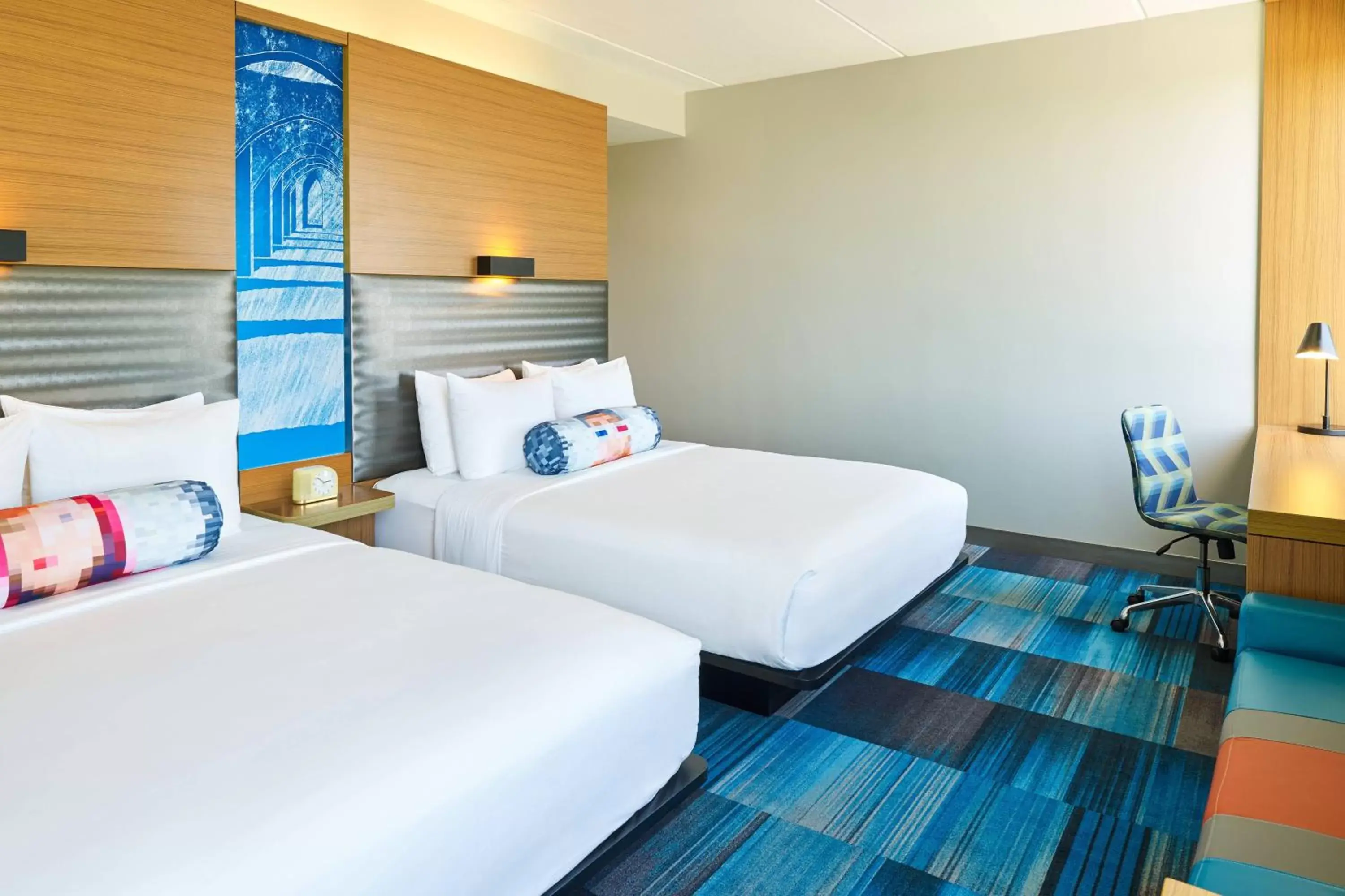 Photo of the whole room, Bed in Aloft San Antonio Airport