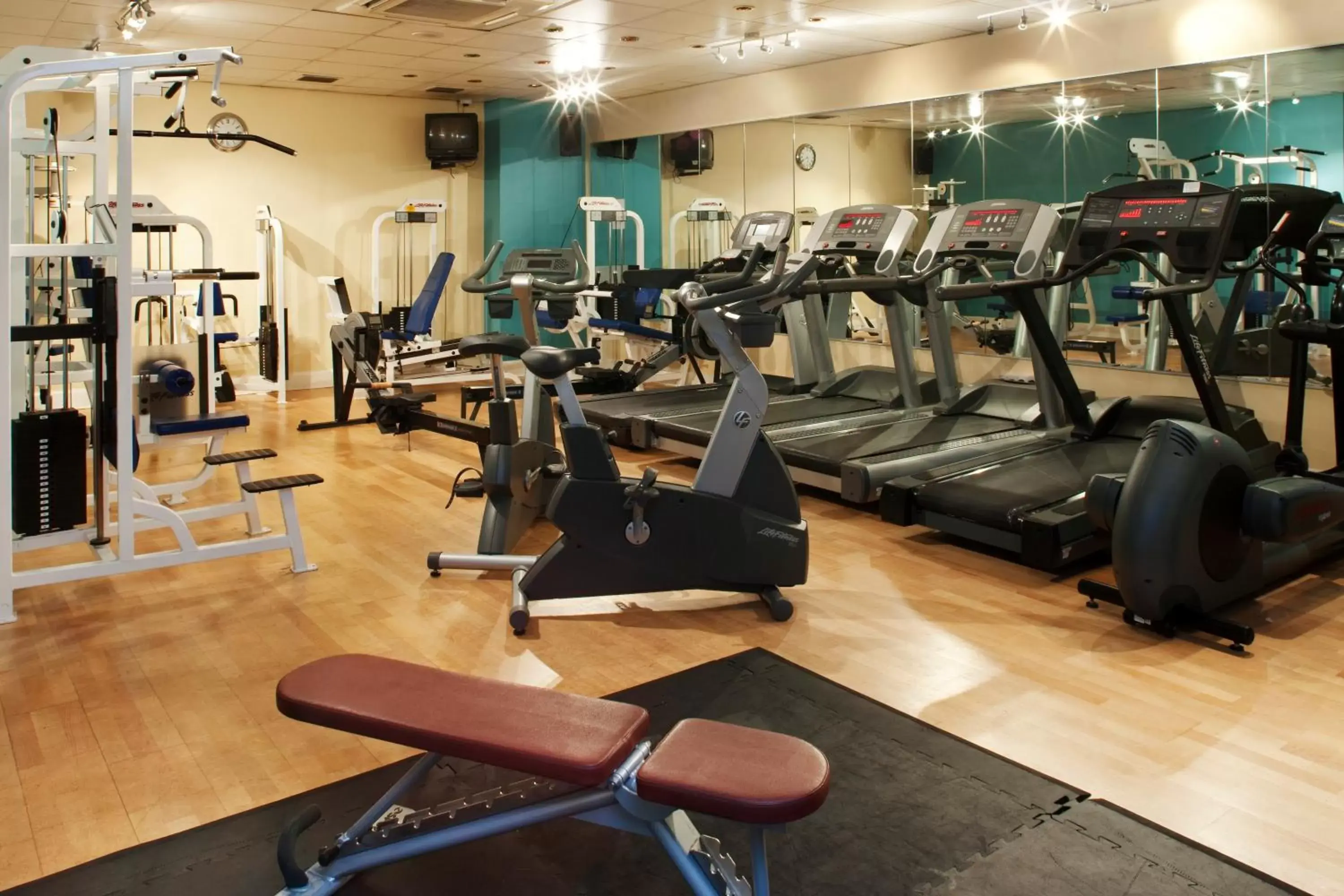 Spa and wellness centre/facilities, Fitness Center/Facilities in Holiday Inn Rotherham-Sheffield M1,Jct.33, an IHG Hotel