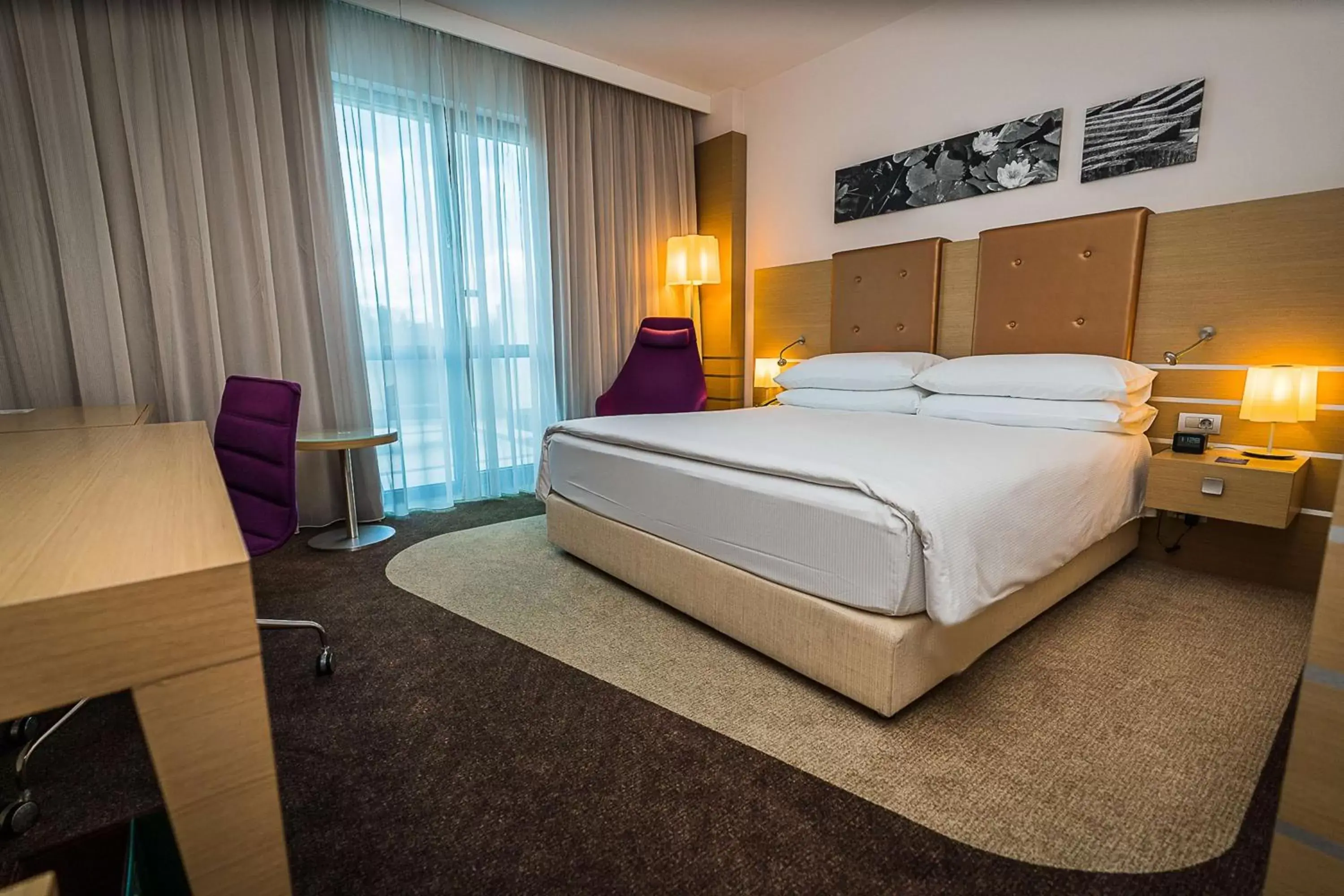 Bedroom, Bed in DoubleTree by Hilton Oradea