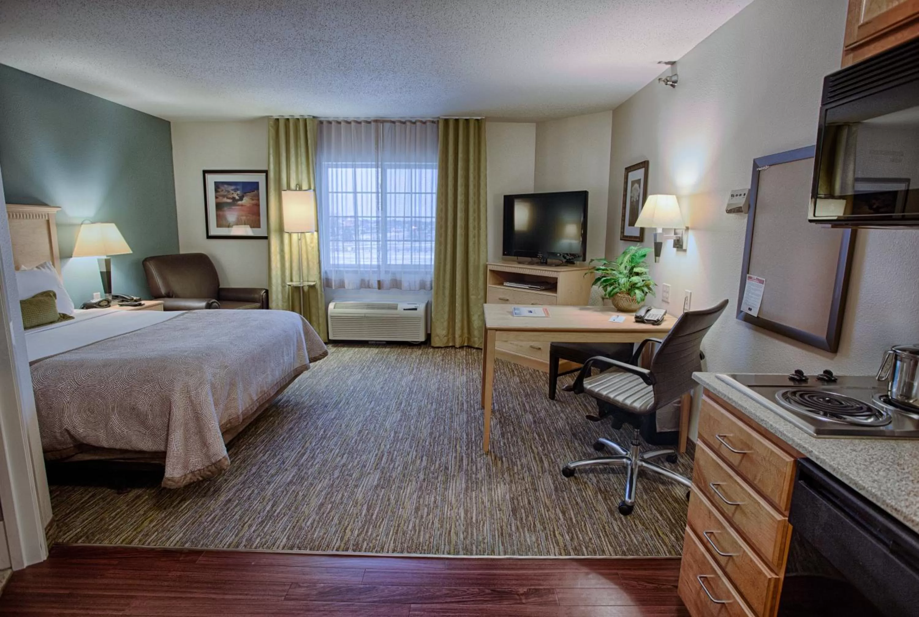 Photo of the whole room, Bed in Candlewood Suites Fargo-North Dakota State University by IHG