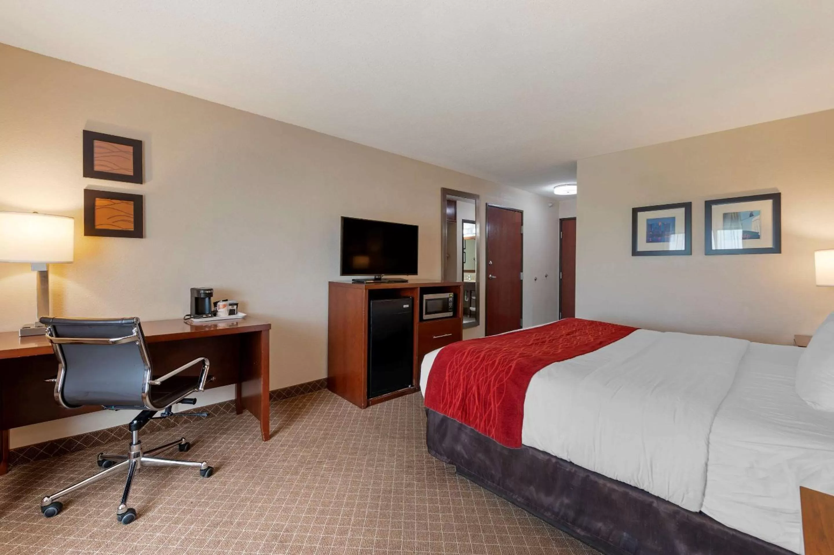 Photo of the whole room, Bed in Comfort Inn