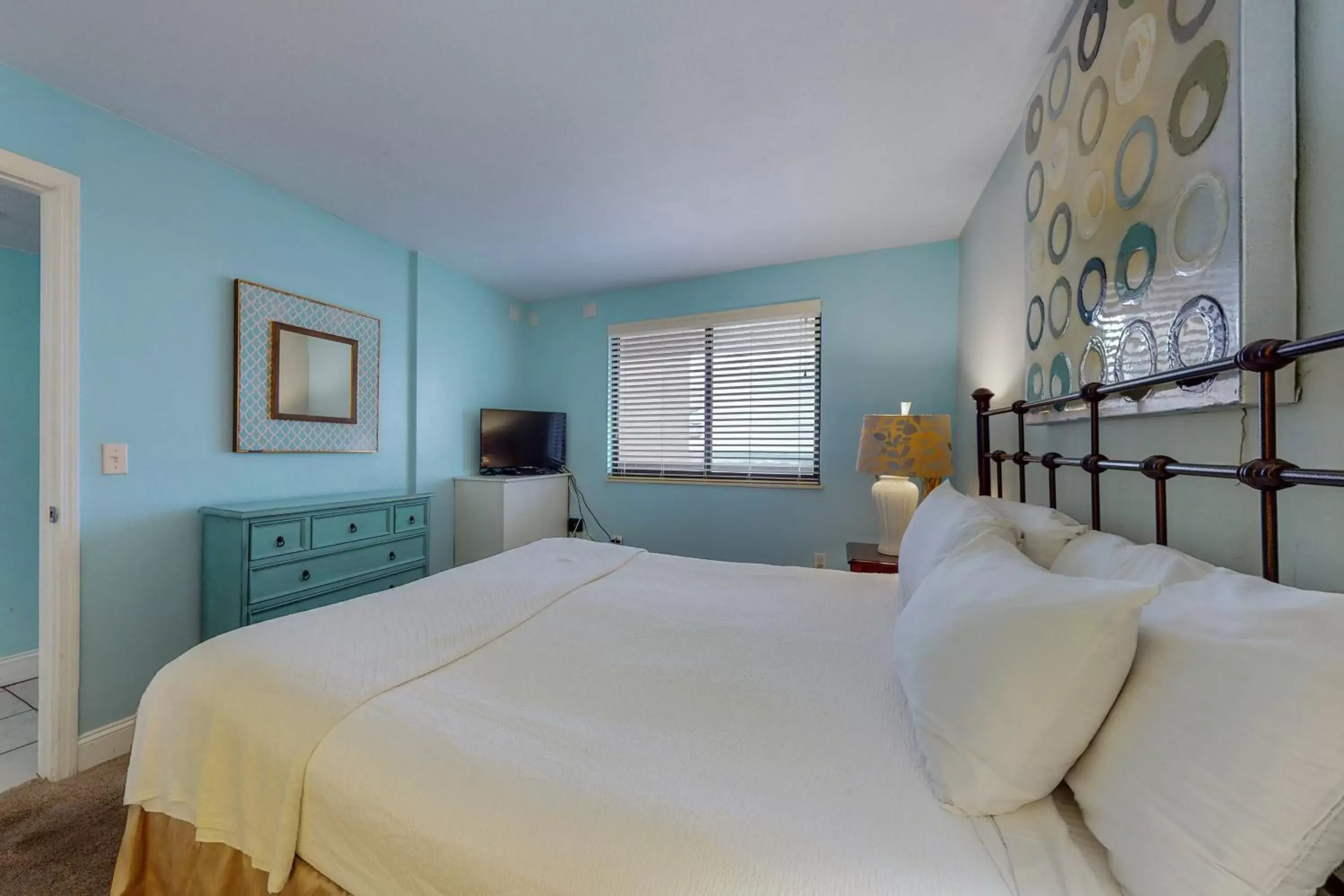 Bed in 1 Bed 2 Bath Apartment in SunDestin Beach Resort