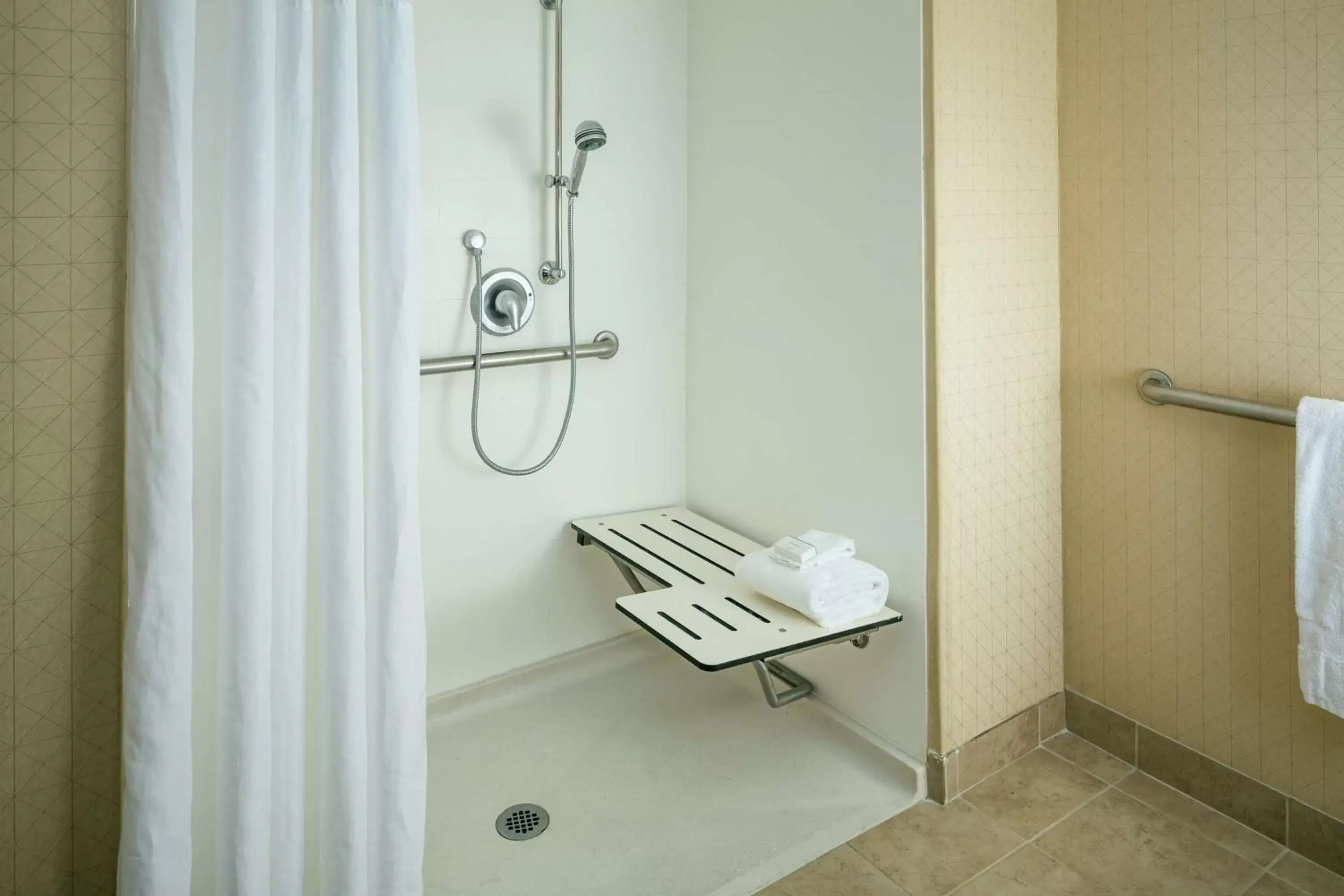 Bathroom in Hampton Inn & Suites Arroyo Grande