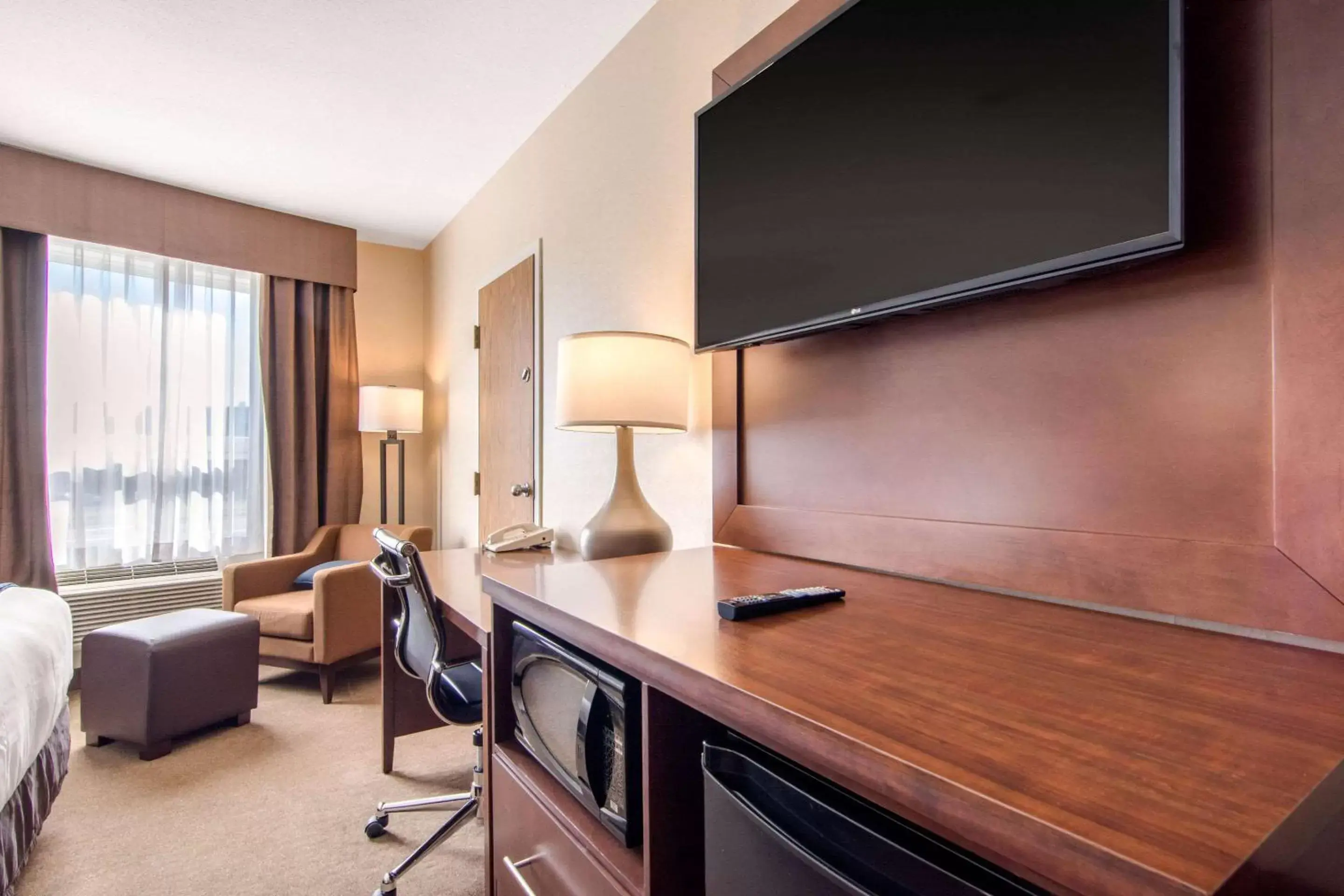 Photo of the whole room, TV/Entertainment Center in Comfort Inn & Suites Medicine Hat