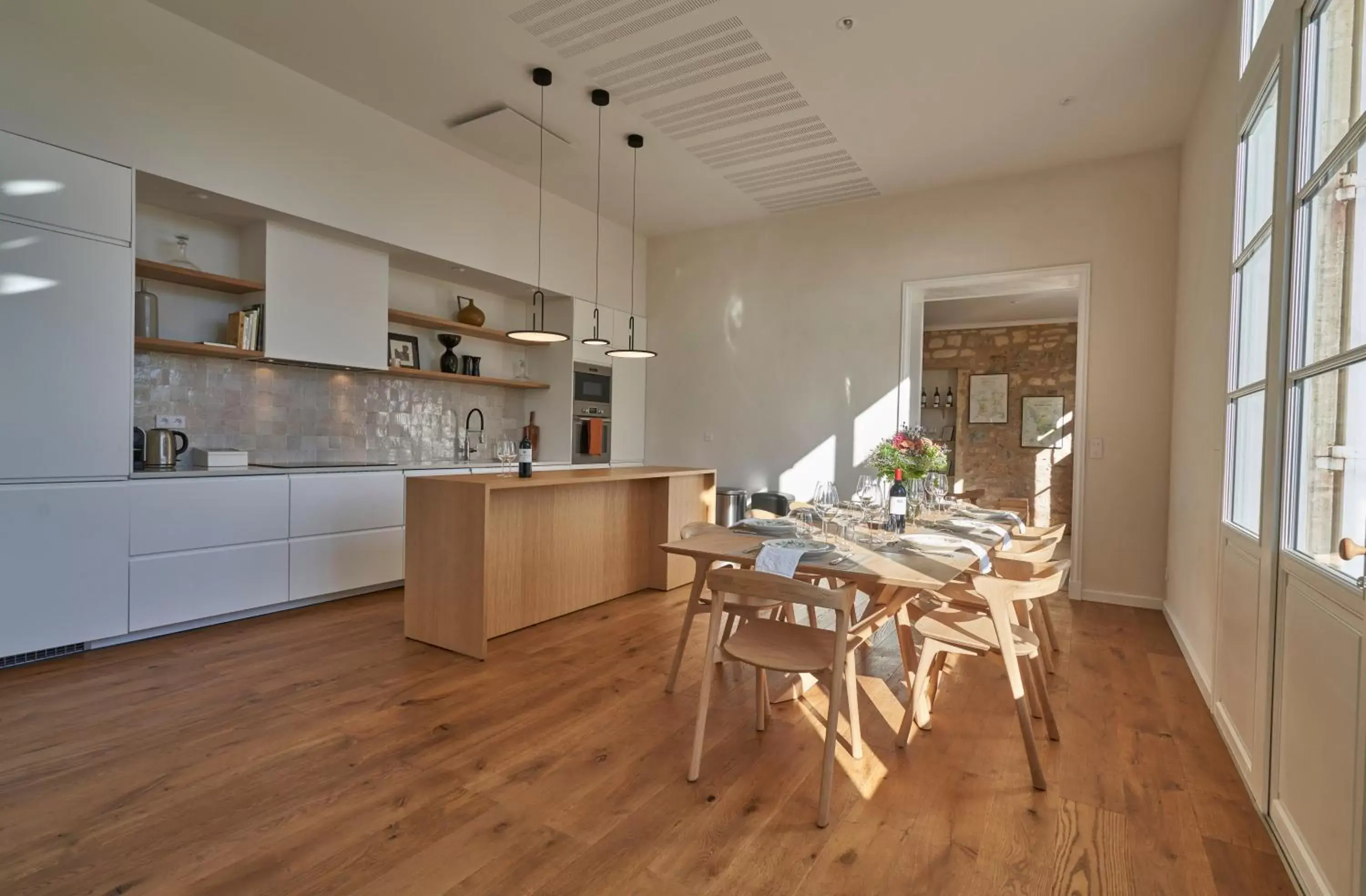 Living room, Kitchen/Kitchenette in Château Bonalgue - Pomerol