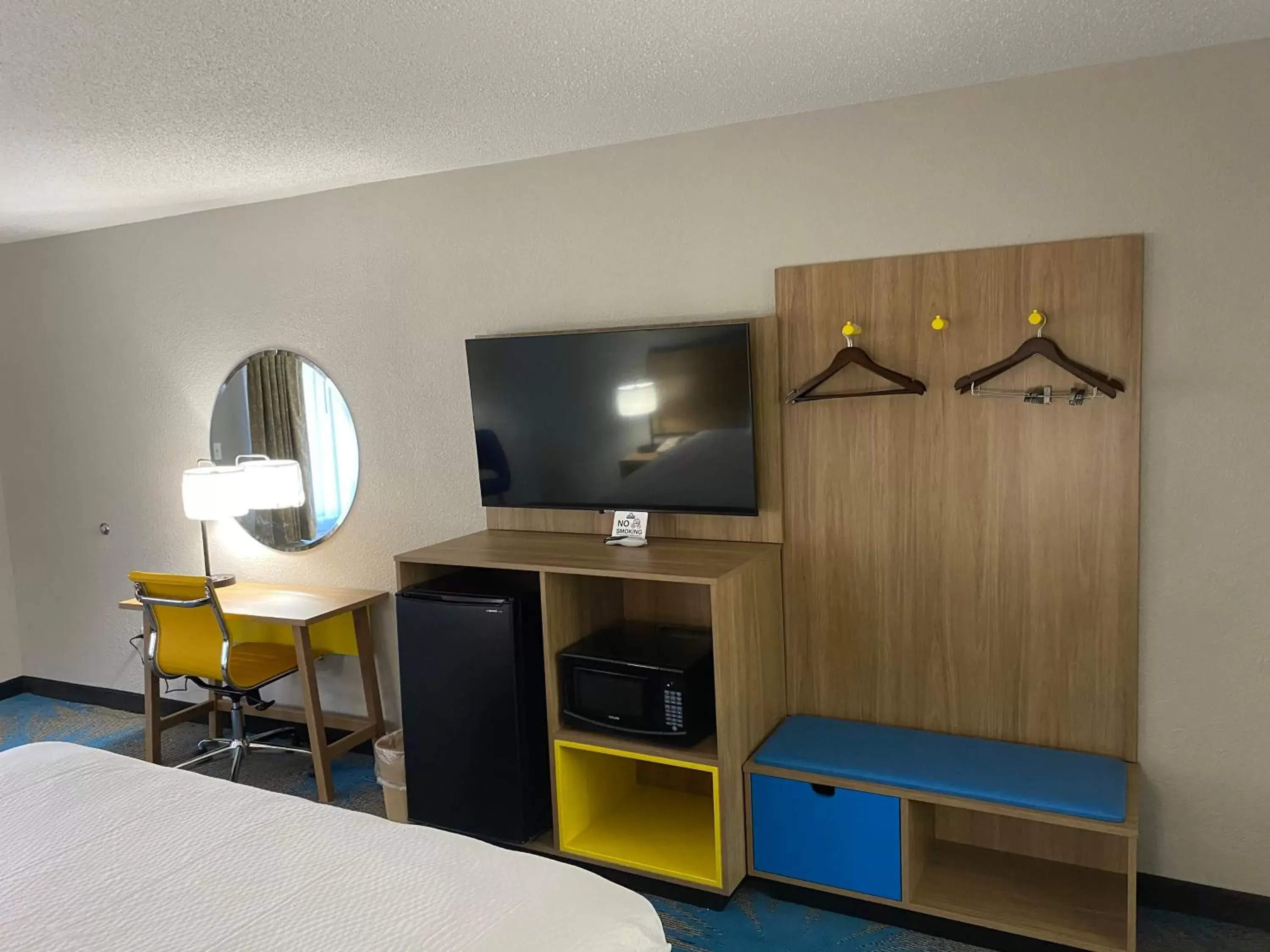 TV/Entertainment Center in Days Inn by Wyndham Newnan