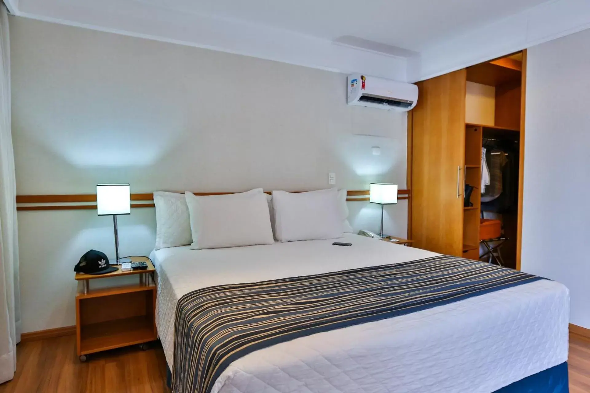 Bed in eSuites Sorocaba by Atlantica