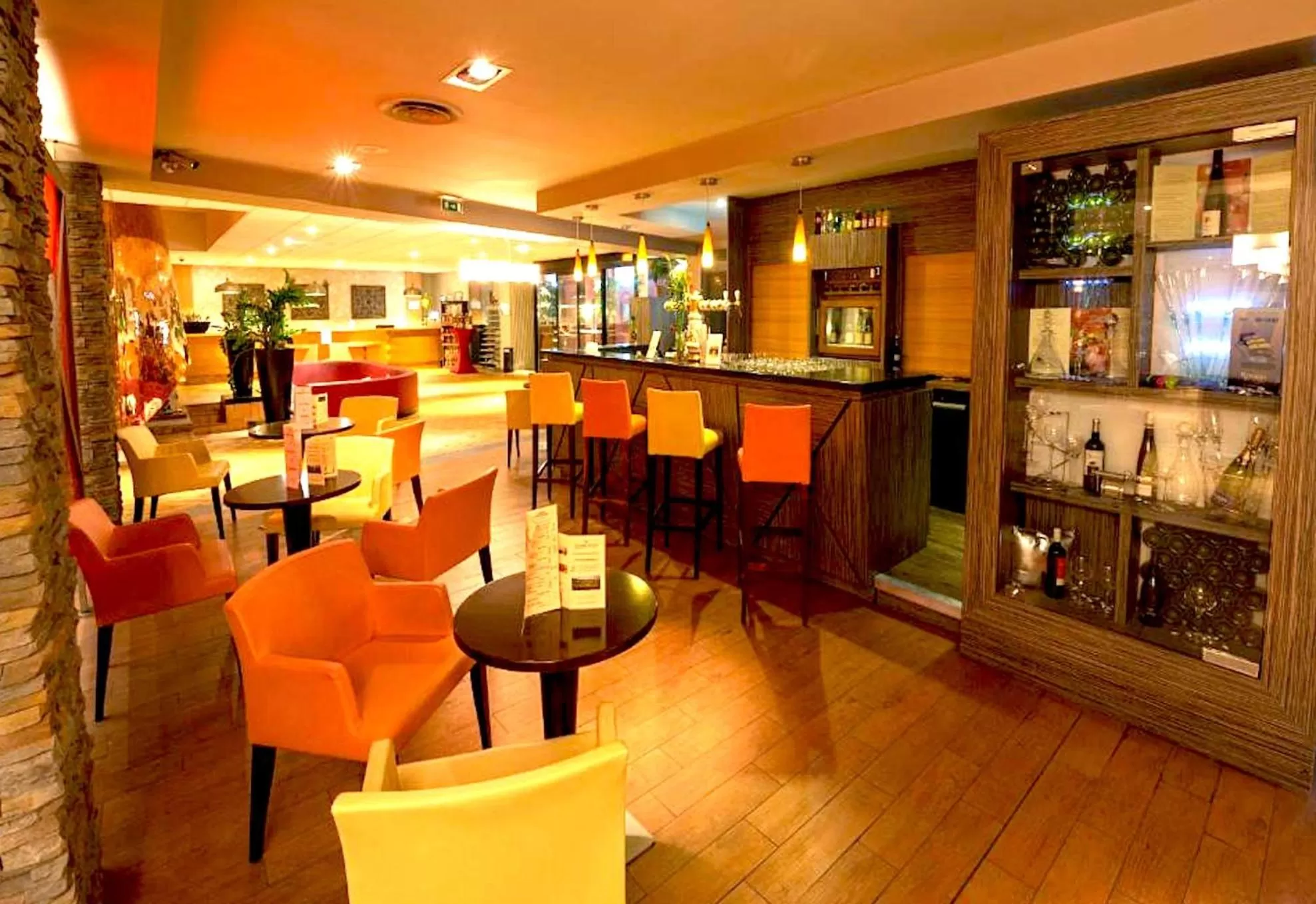 Restaurant/places to eat, Lounge/Bar in Golden Tulip Bâle Mulhouse - Hôtel Restaurant