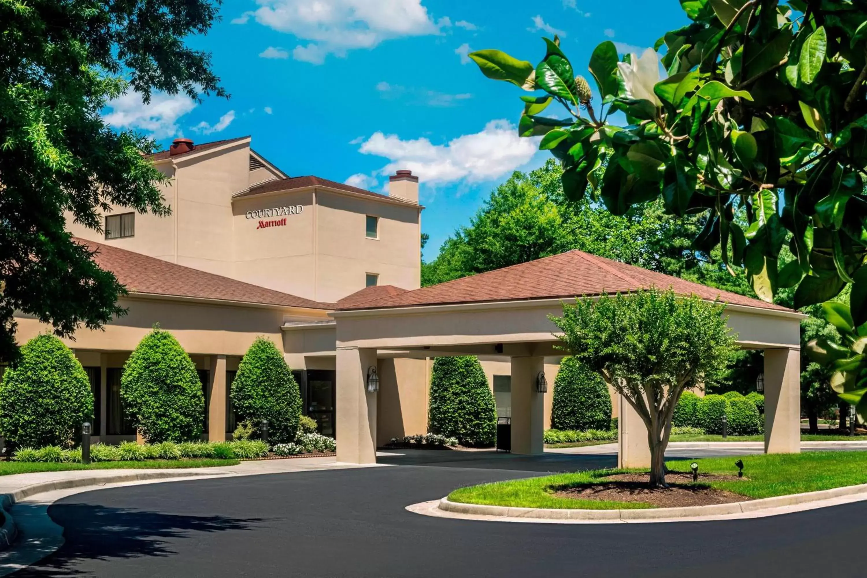 Property Building in Courtyard Williamsburg - Busch Gardens