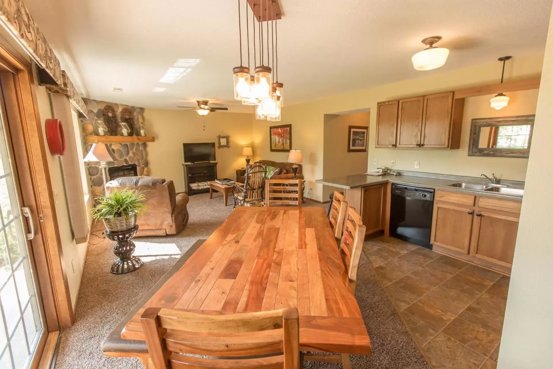 Kitchen/Kitchenette in Wild Eagle Lodge