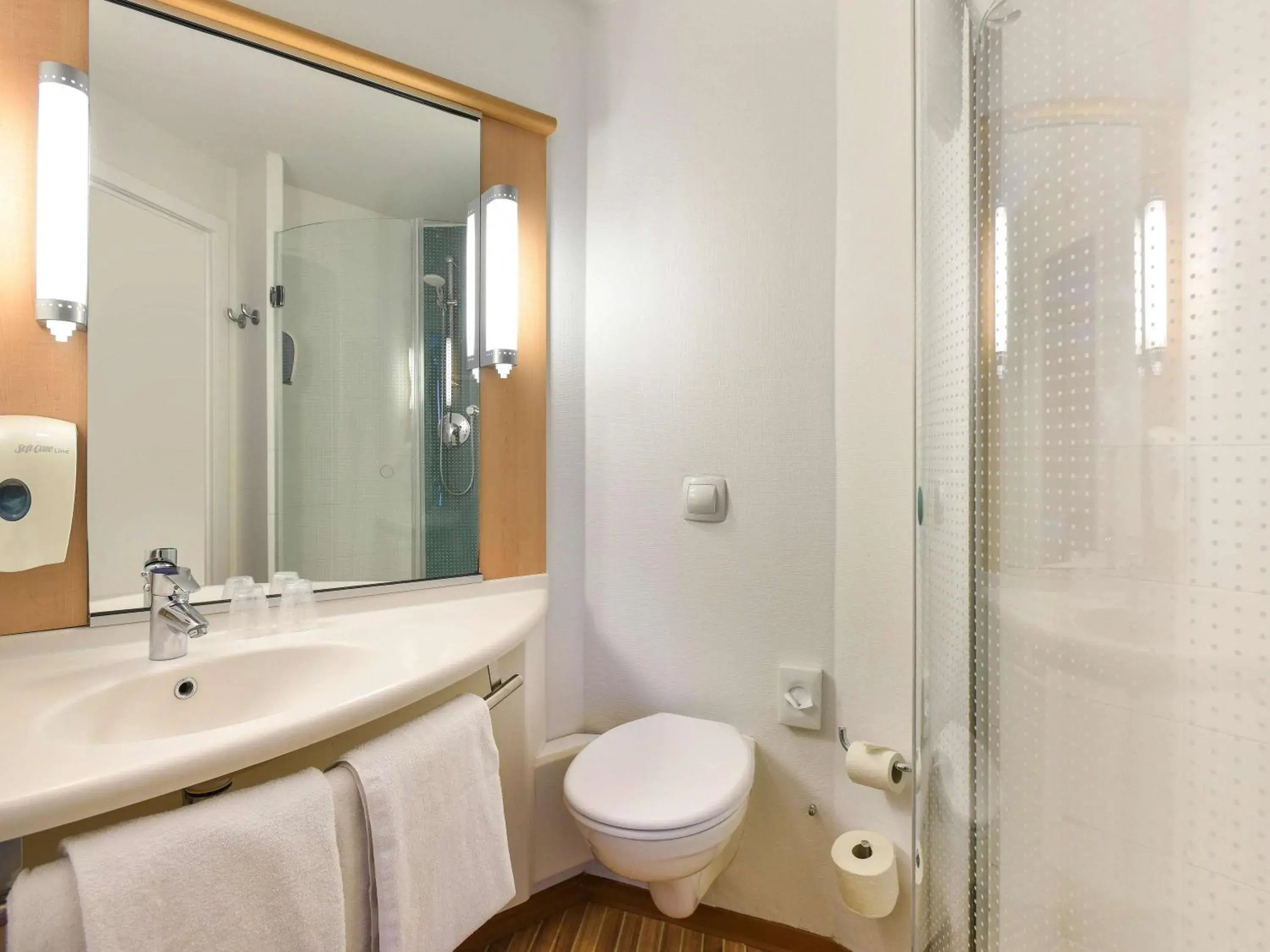 Photo of the whole room, Bathroom in ibis Kortrijk Centrum