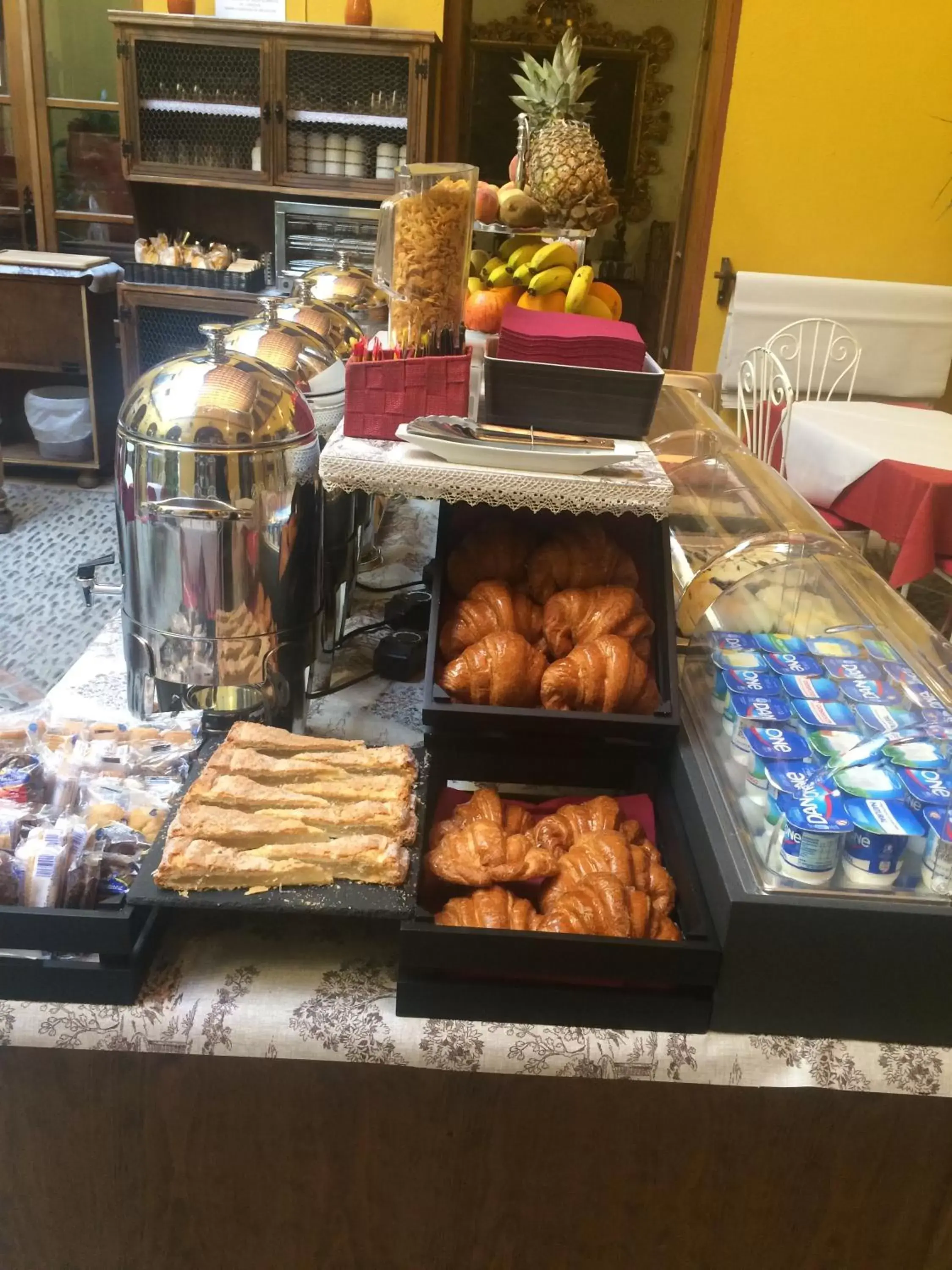 Buffet breakfast in Hotel Mezquita