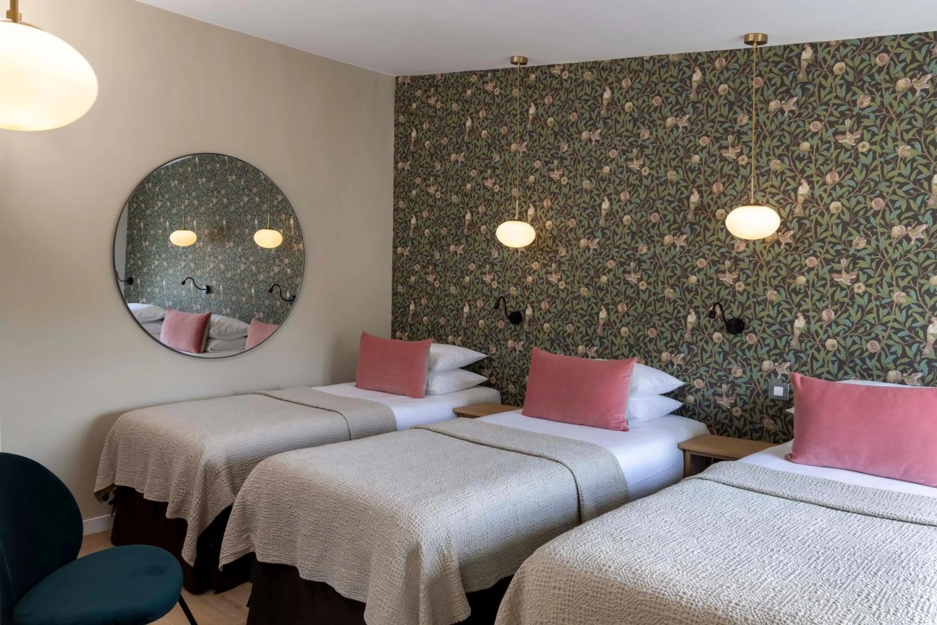 Property building, Bed in Le Petit Beaumarchais Hotel & Spa