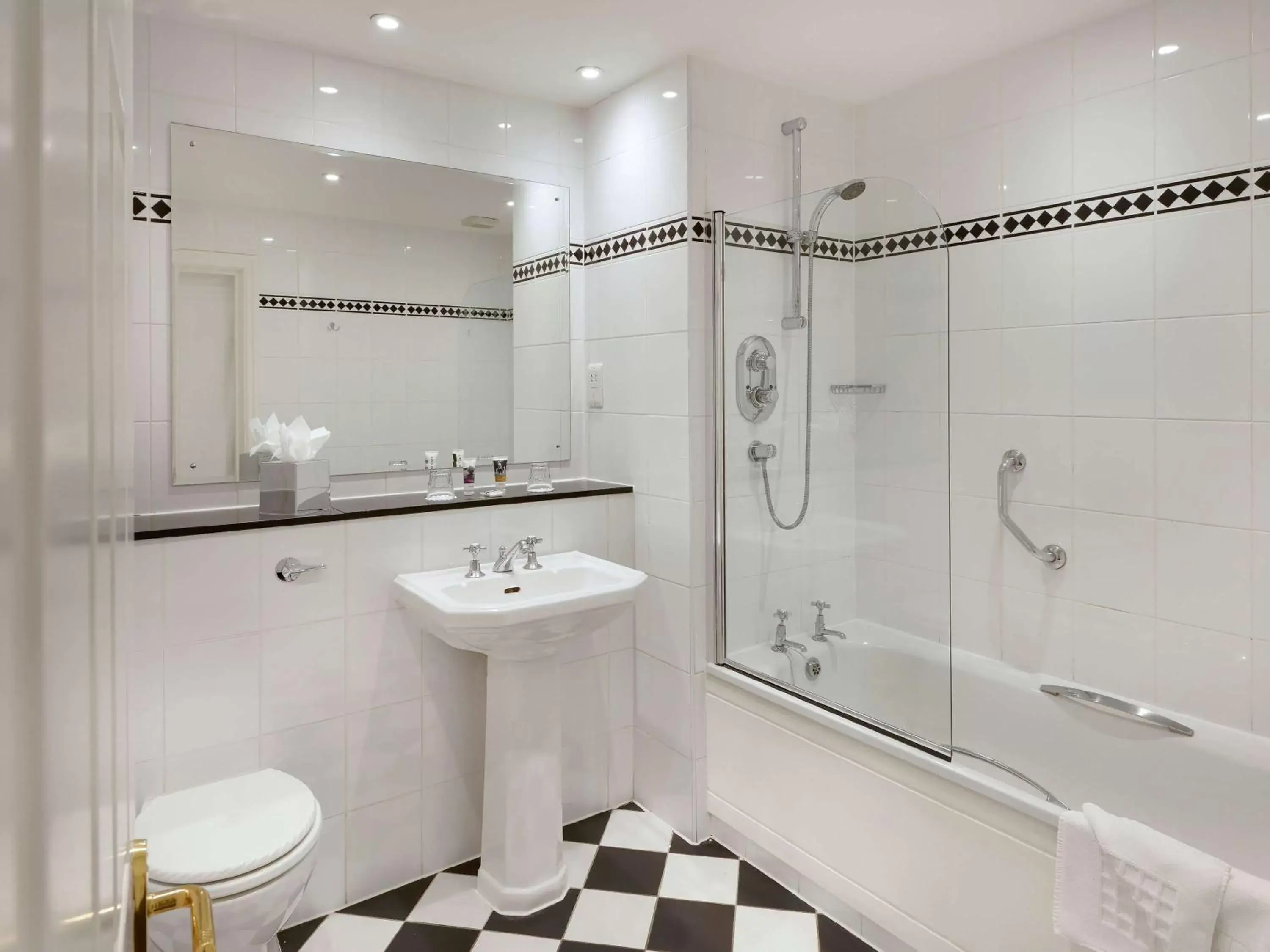 Bedroom, Bathroom in Mercure Manchester Norton Grange Hotel & Spa