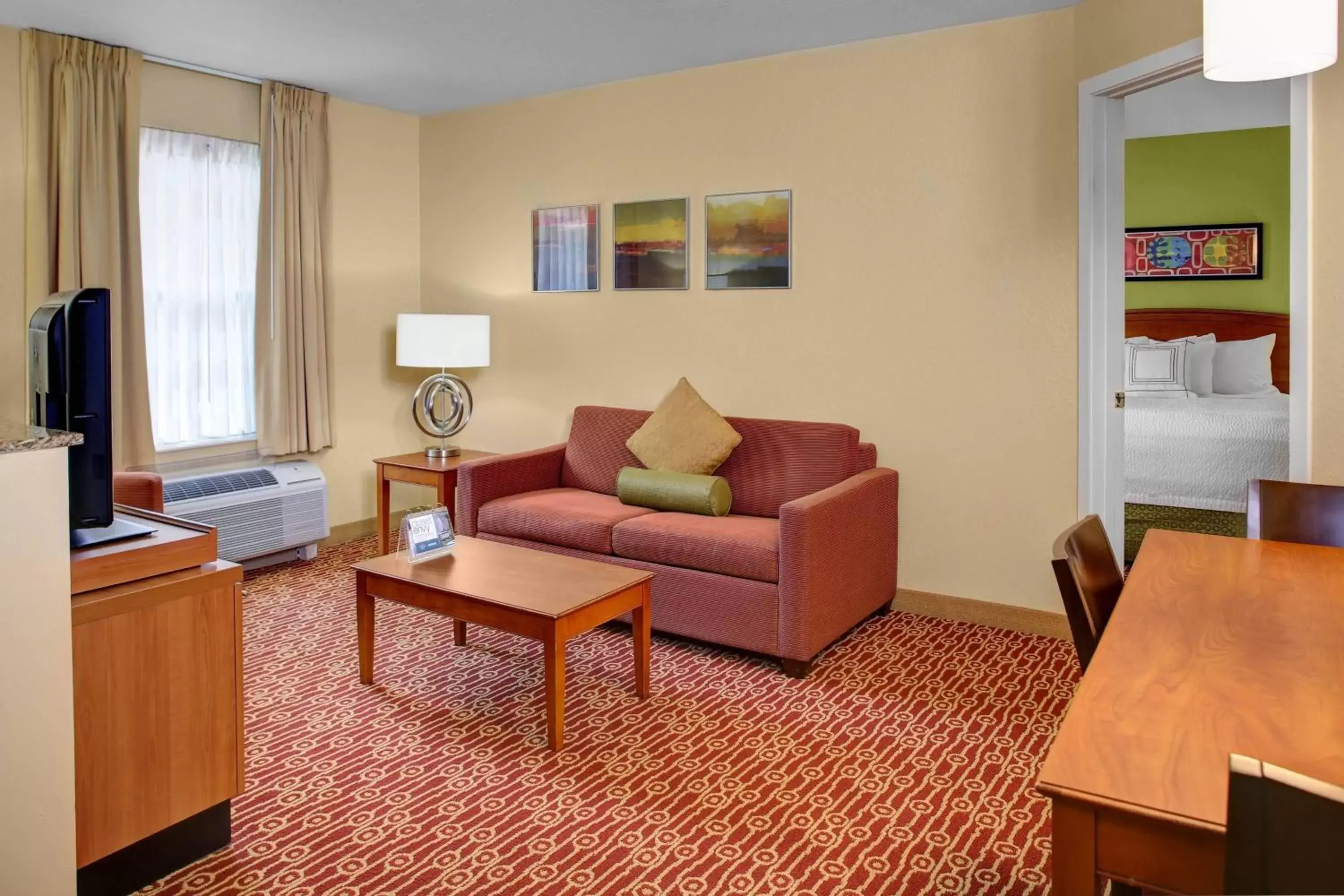 Living room, Seating Area in TownePlace Suites by Marriott Findlay