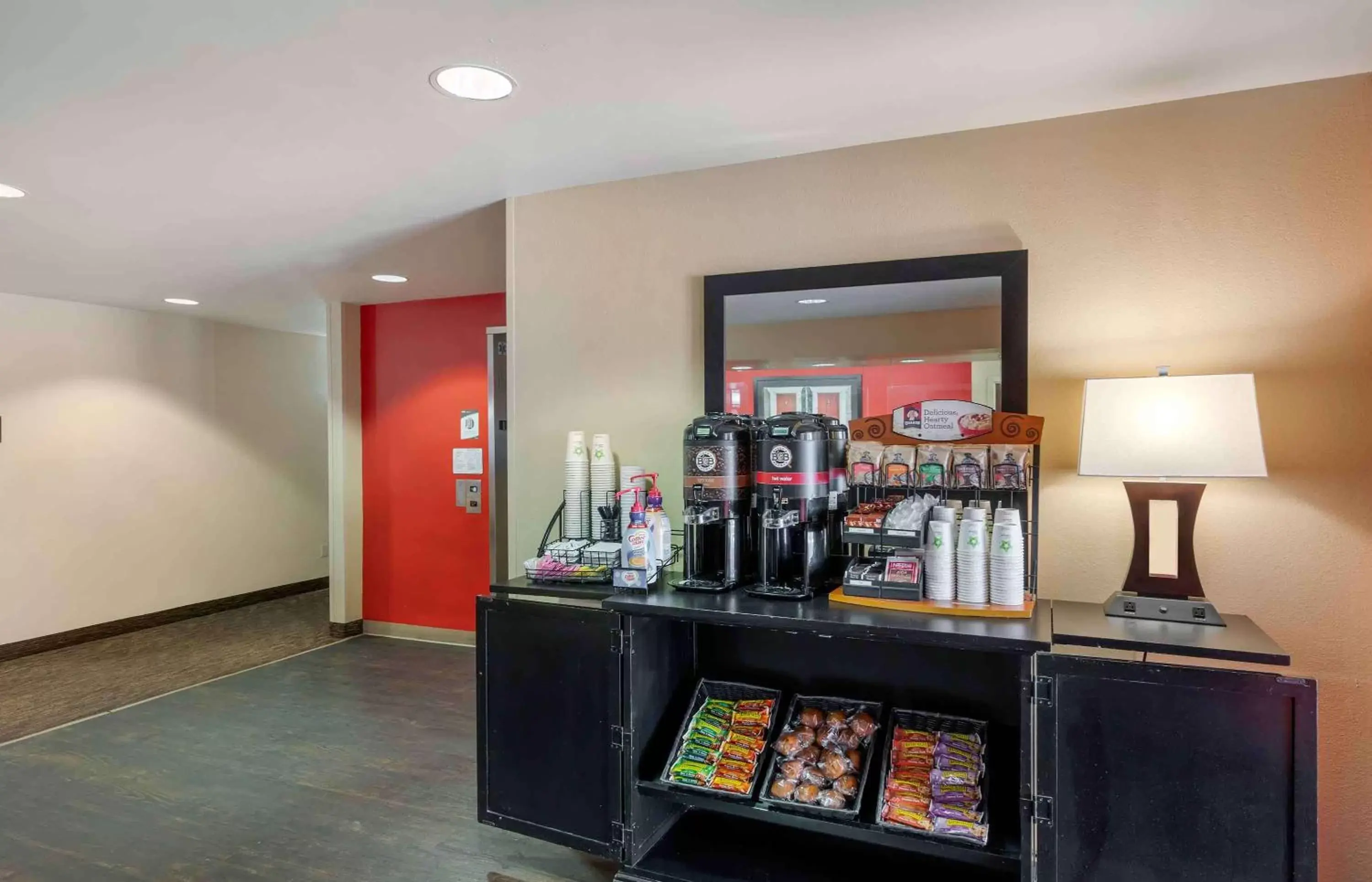 Lobby or reception in Extended Stay America Suites - Santa Barbara - Calle Real