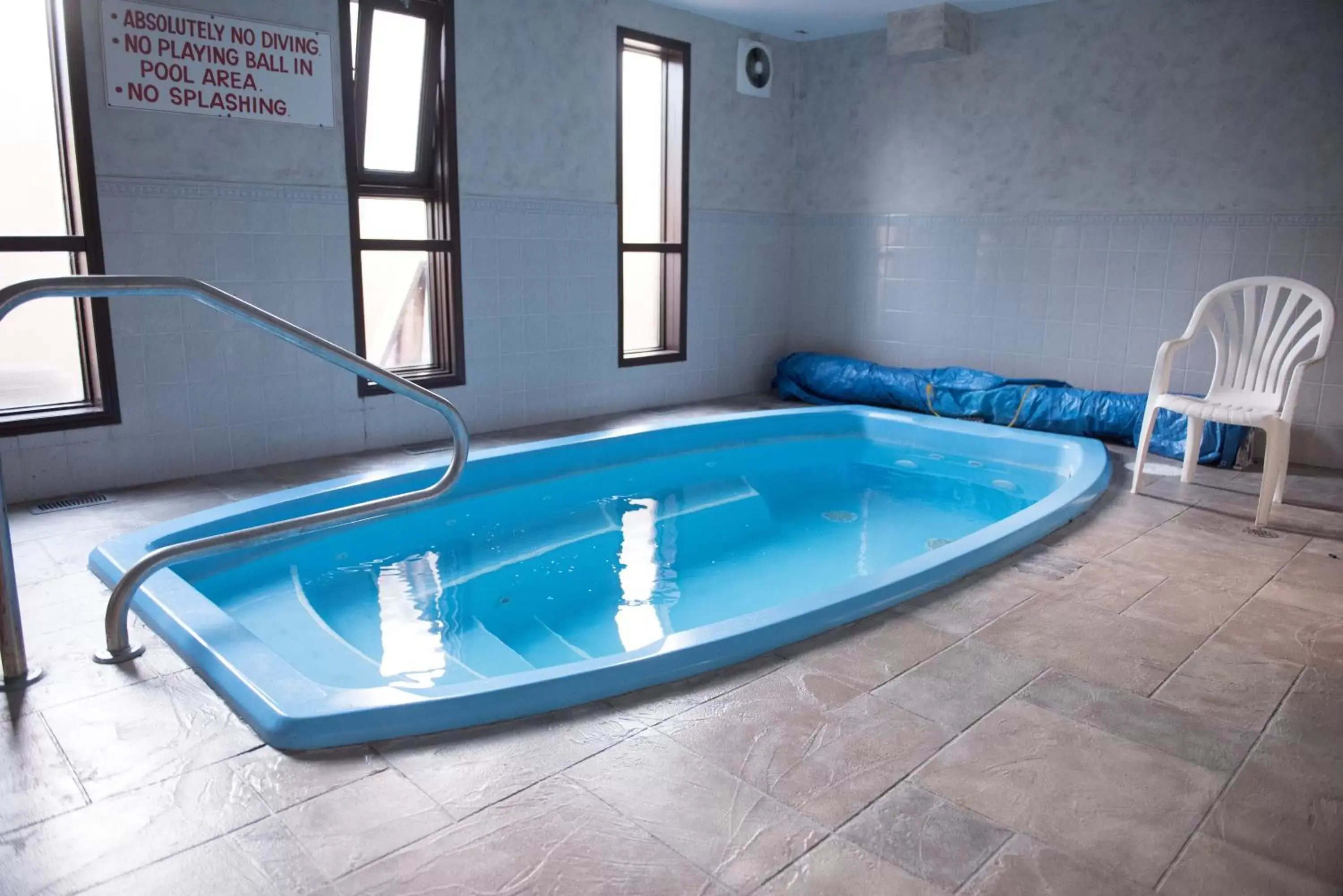 Hot Tub, Swimming Pool in Radium Park Lodge