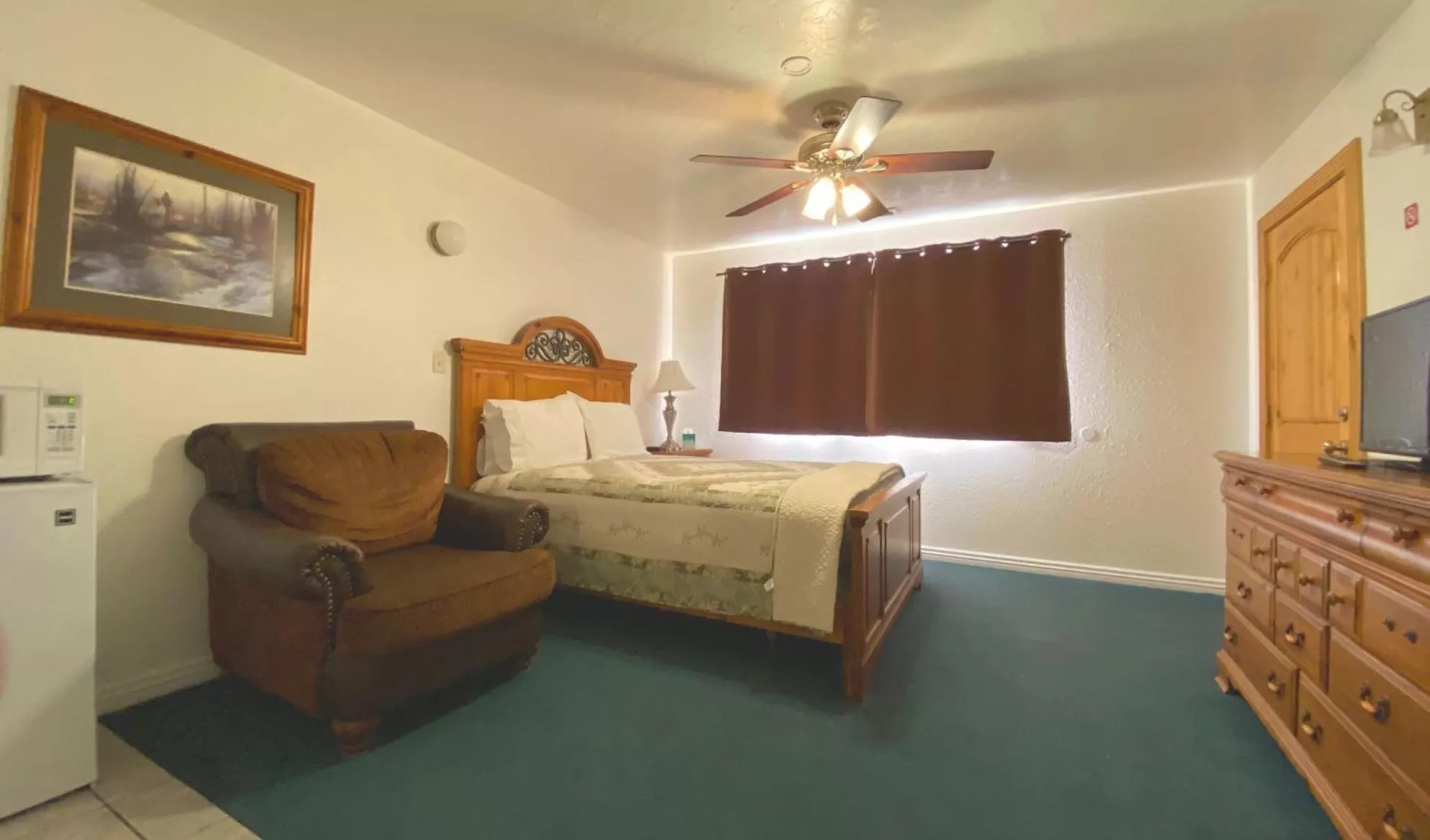 Bed in THE SNUGGLE INN