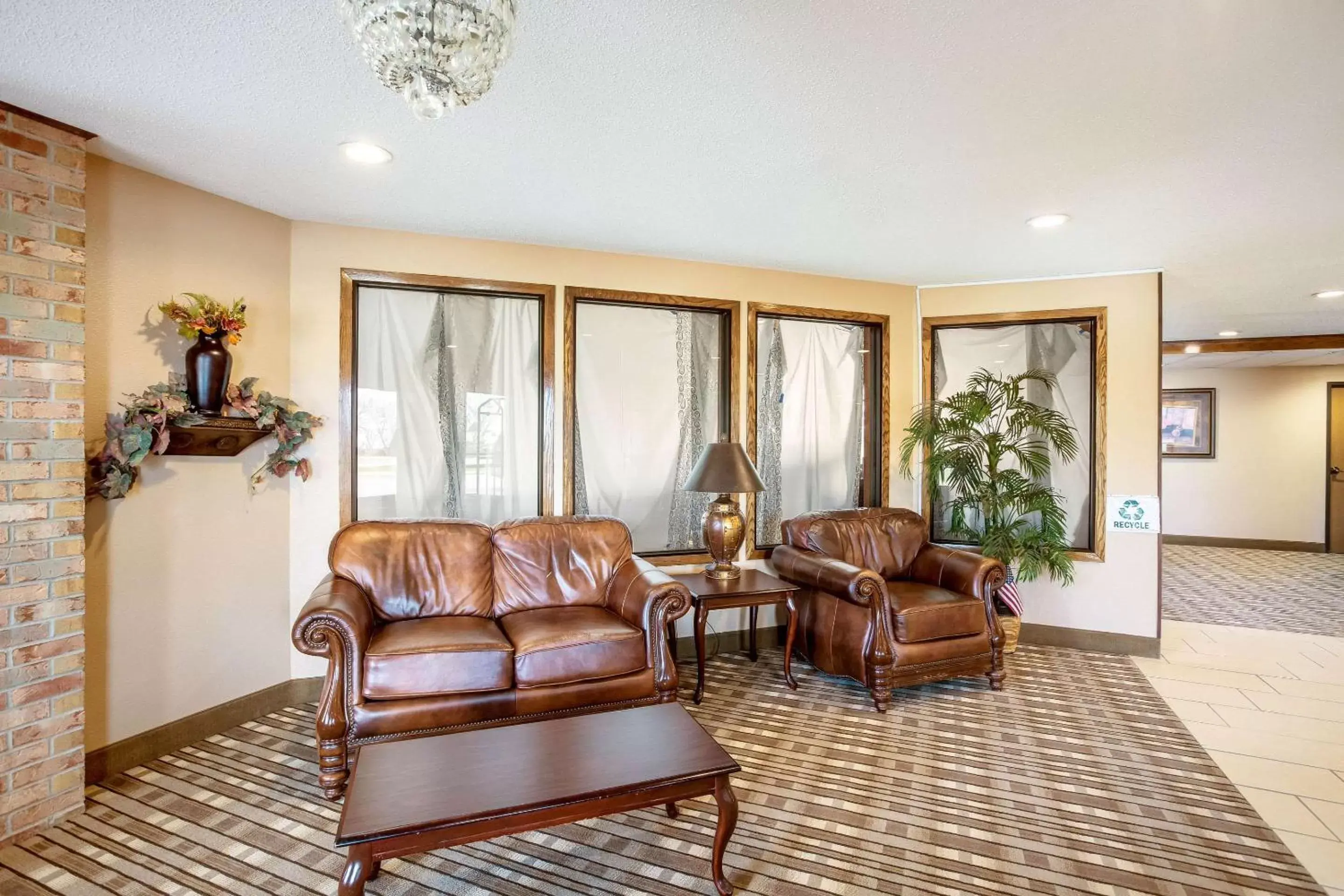 Lobby or reception, Seating Area in Quality Inn Storm Lake