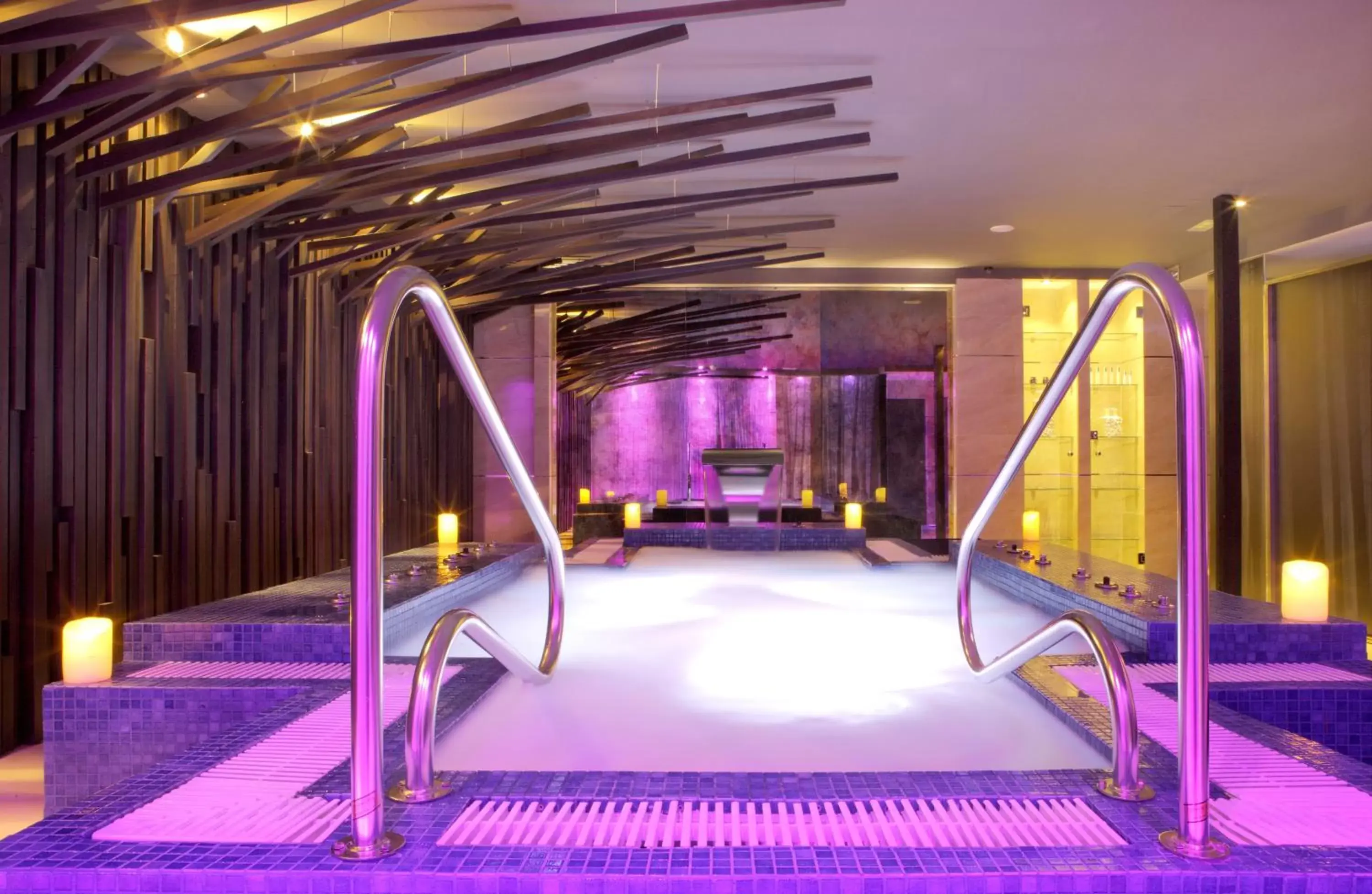 Hot Tub, Fitness Center/Facilities in Hotel Las Treixas