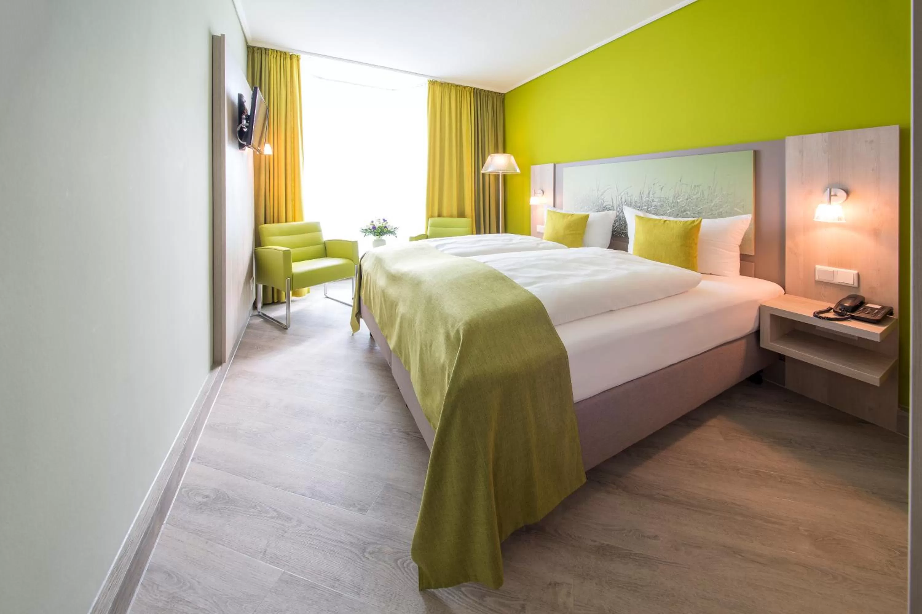 Photo of the whole room, Bed in Michels Inselhotel Vier Jahreszeiten