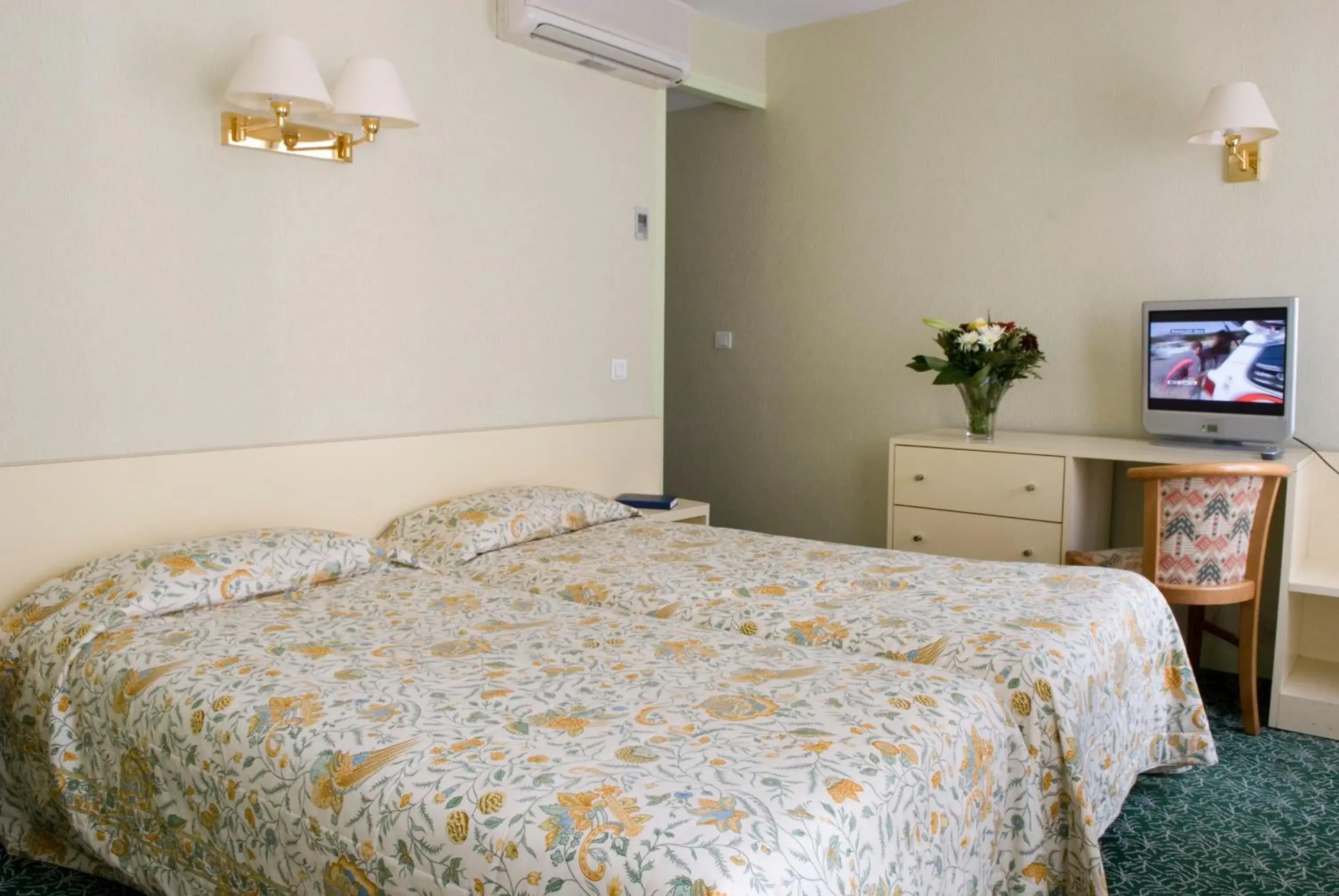 Bedroom, Bed in Grand Hotel Du Havre