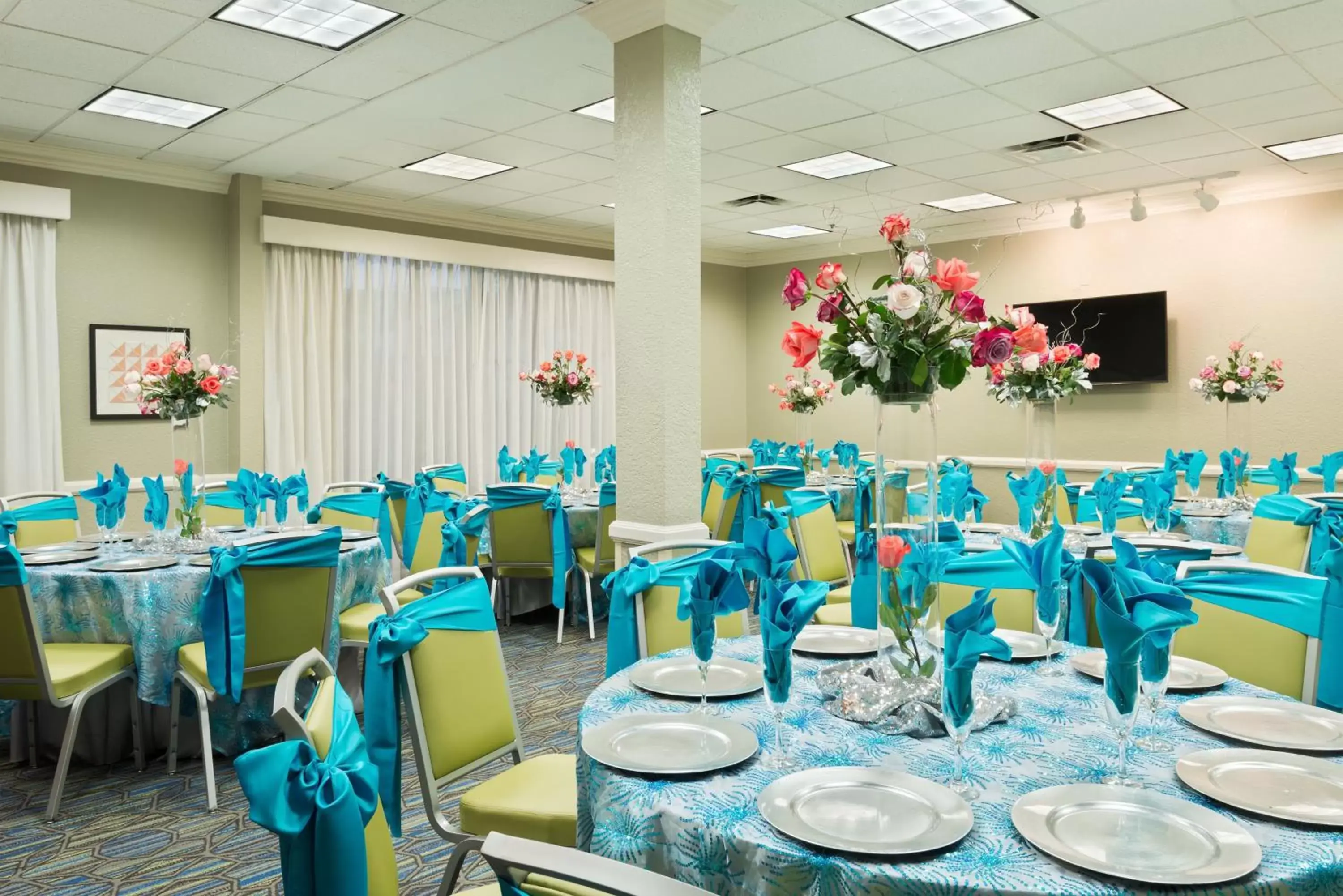 Banquet/Function facilities, Restaurant/Places to Eat in Holiday Inn Express Hotel & Suites Ft. Lauderdale-Plantation, an IHG Hotel