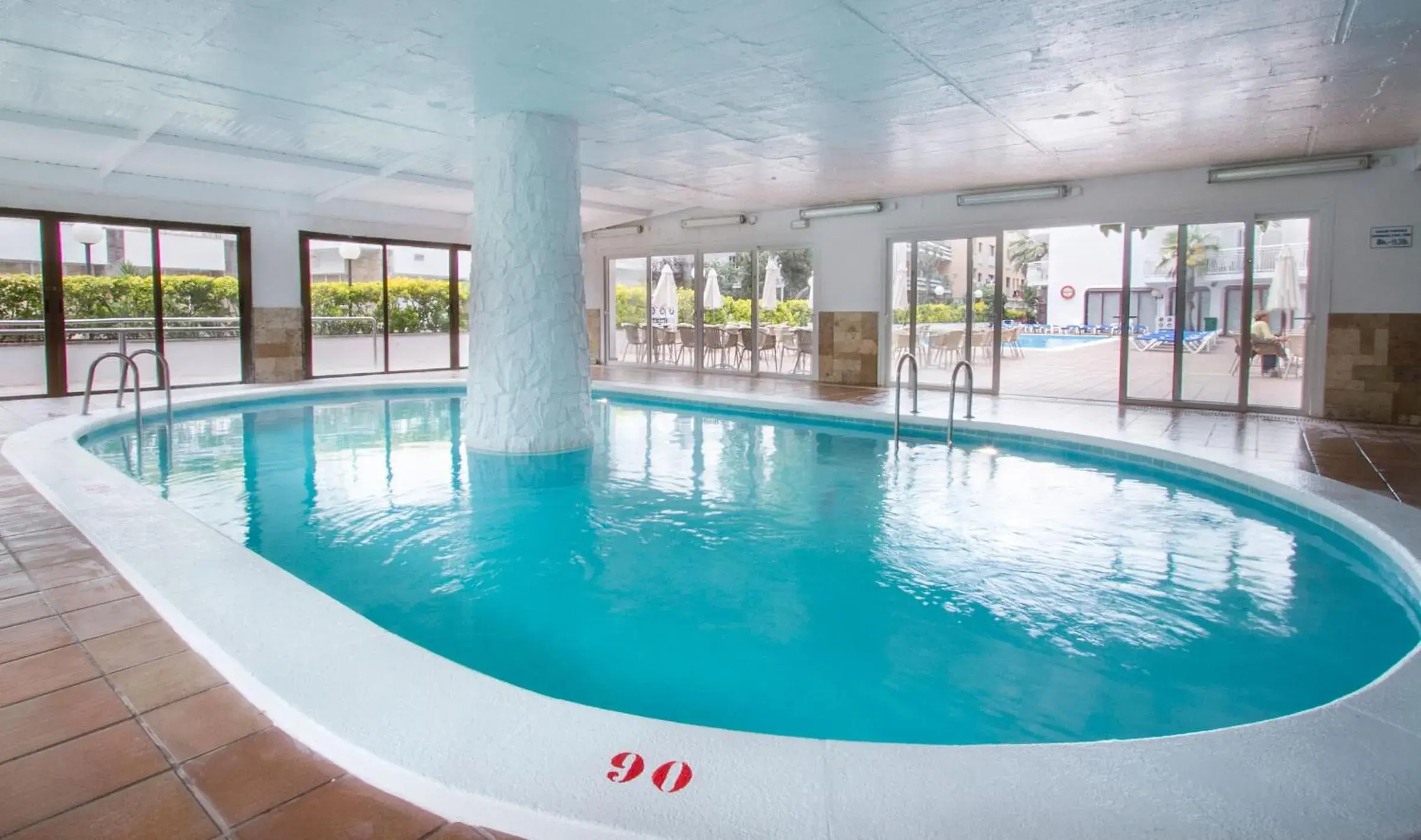 Swimming Pool in Garbi Park Lloret Hotel