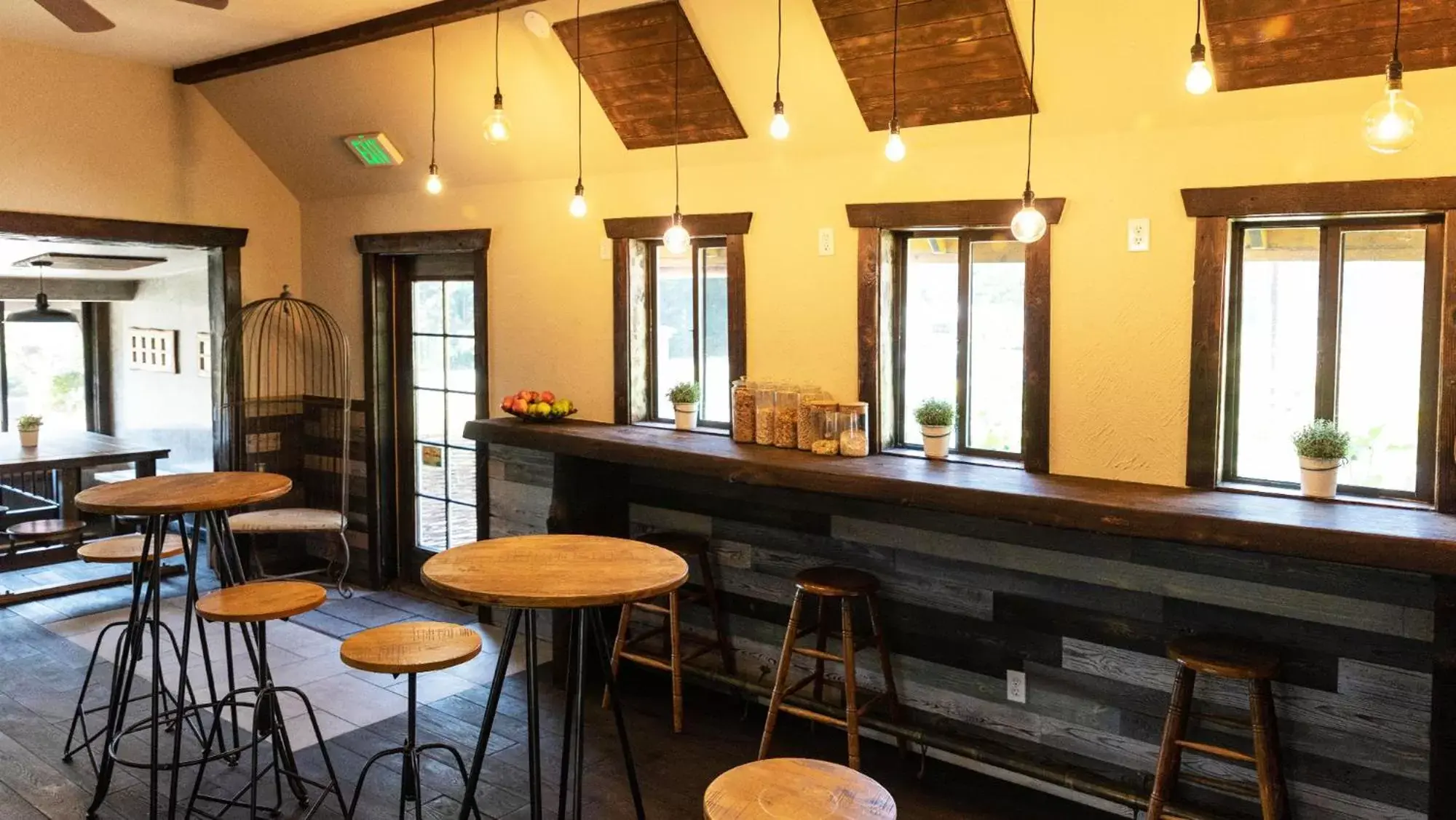 Restaurant/places to eat in Paradise Village Restaurant/places to eat in Paradise Village