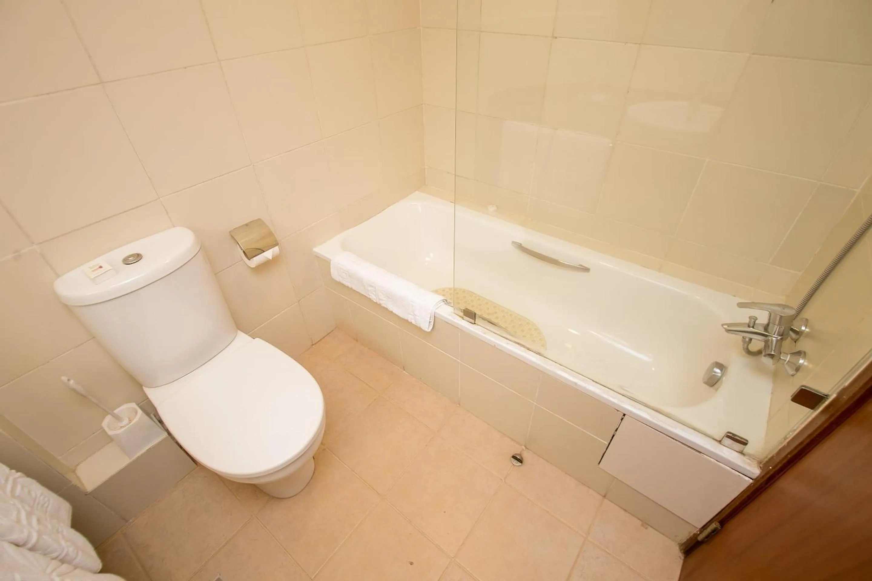 Bathroom in Waridi Paradise Hotel and Suites