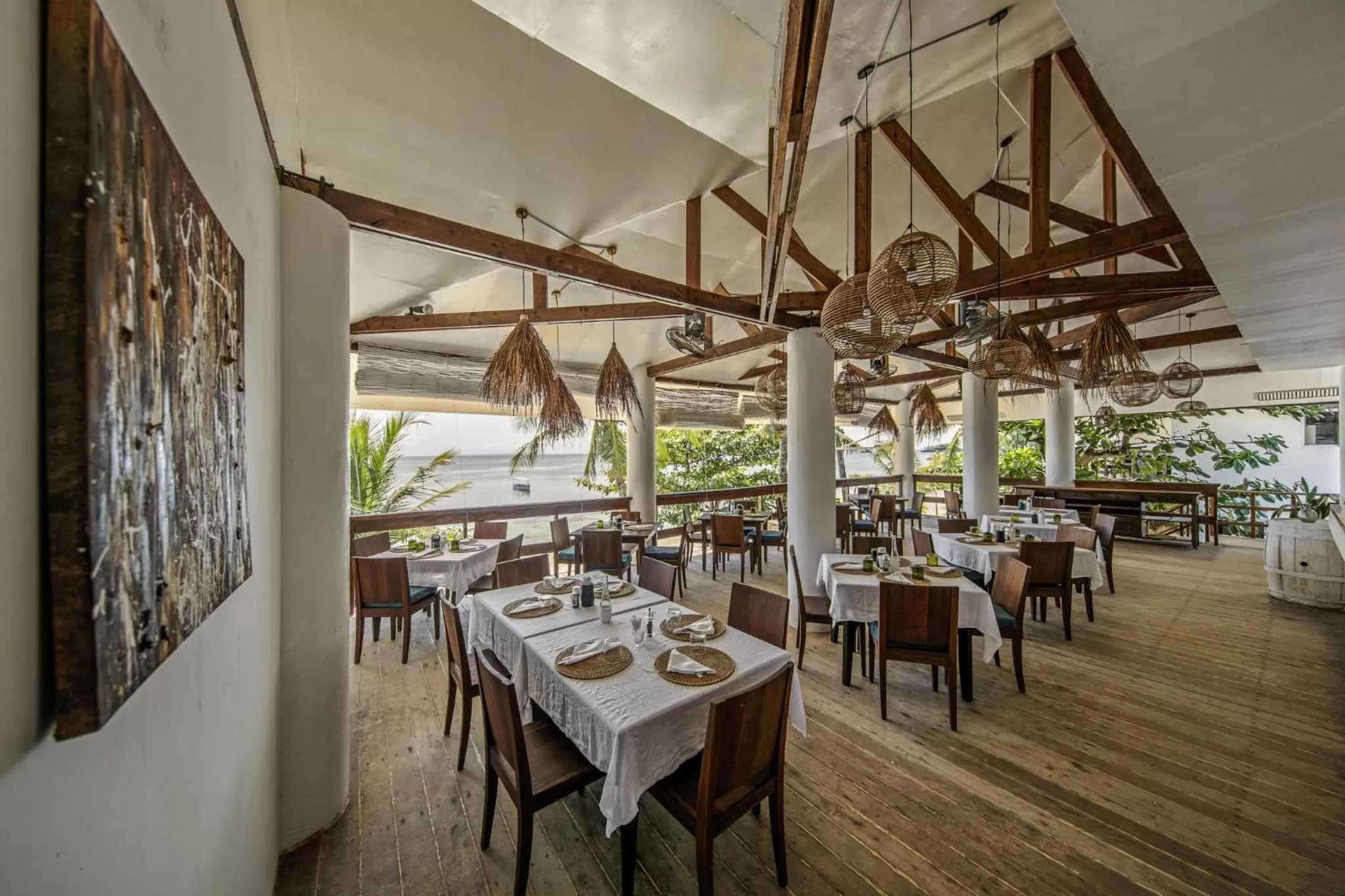 Restaurant/places to eat in Ocean Vida Beach and Dive Resort