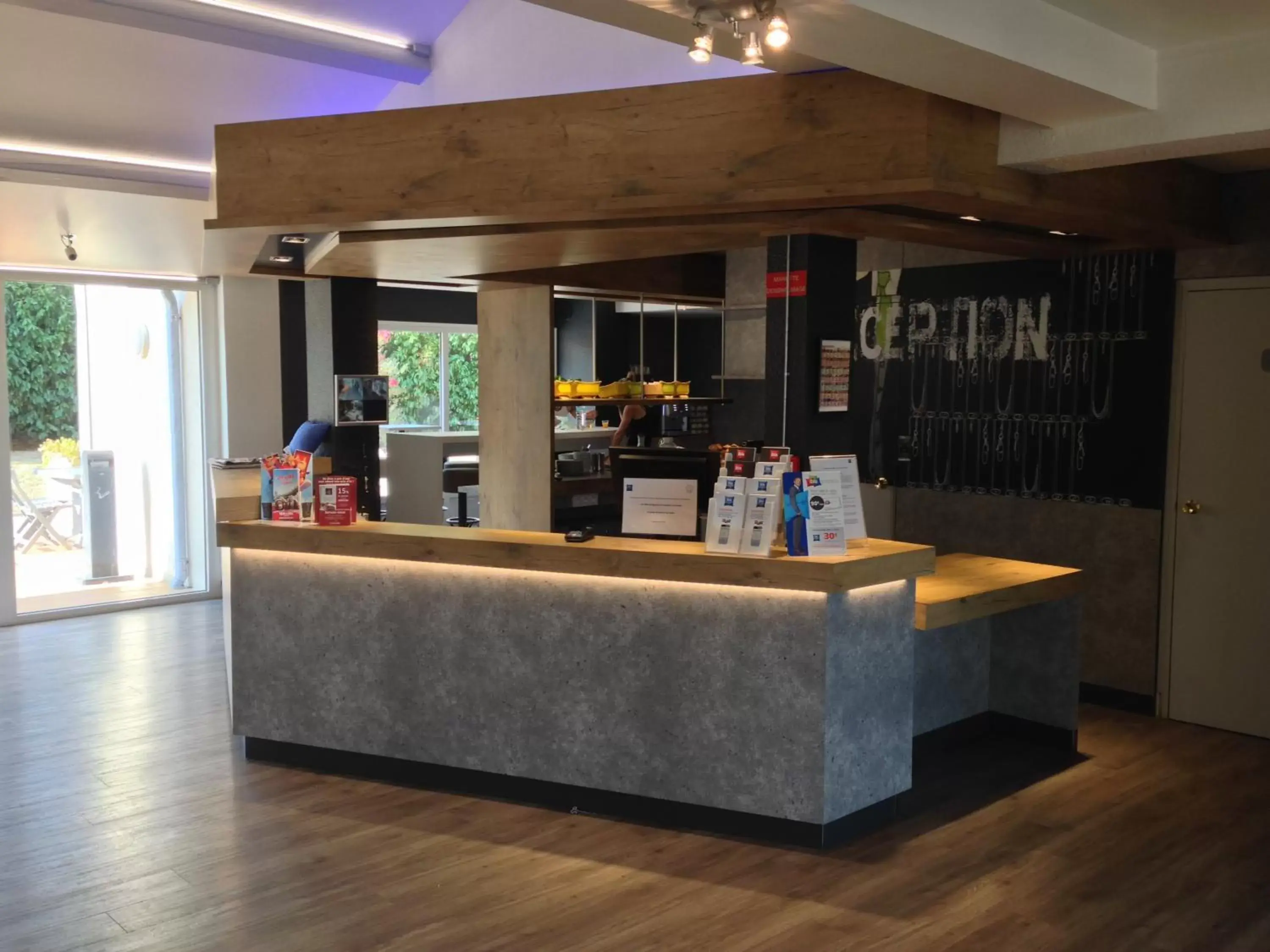 Lobby or reception, Lounge/Bar in Ibis Budget Agen