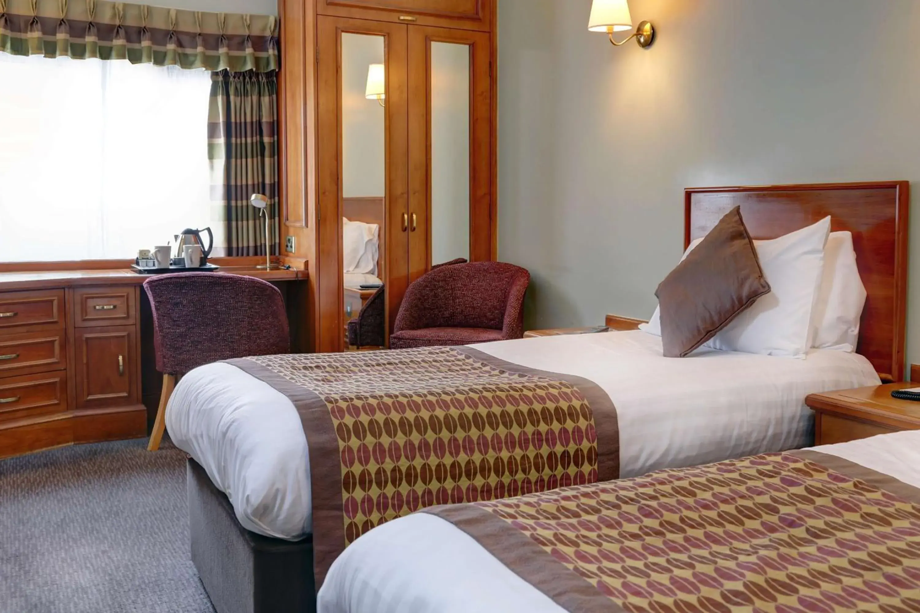 Photo of the whole room, Bed in Best Western Plus Pinewood Manchester Airport-Wilmslow Hotel