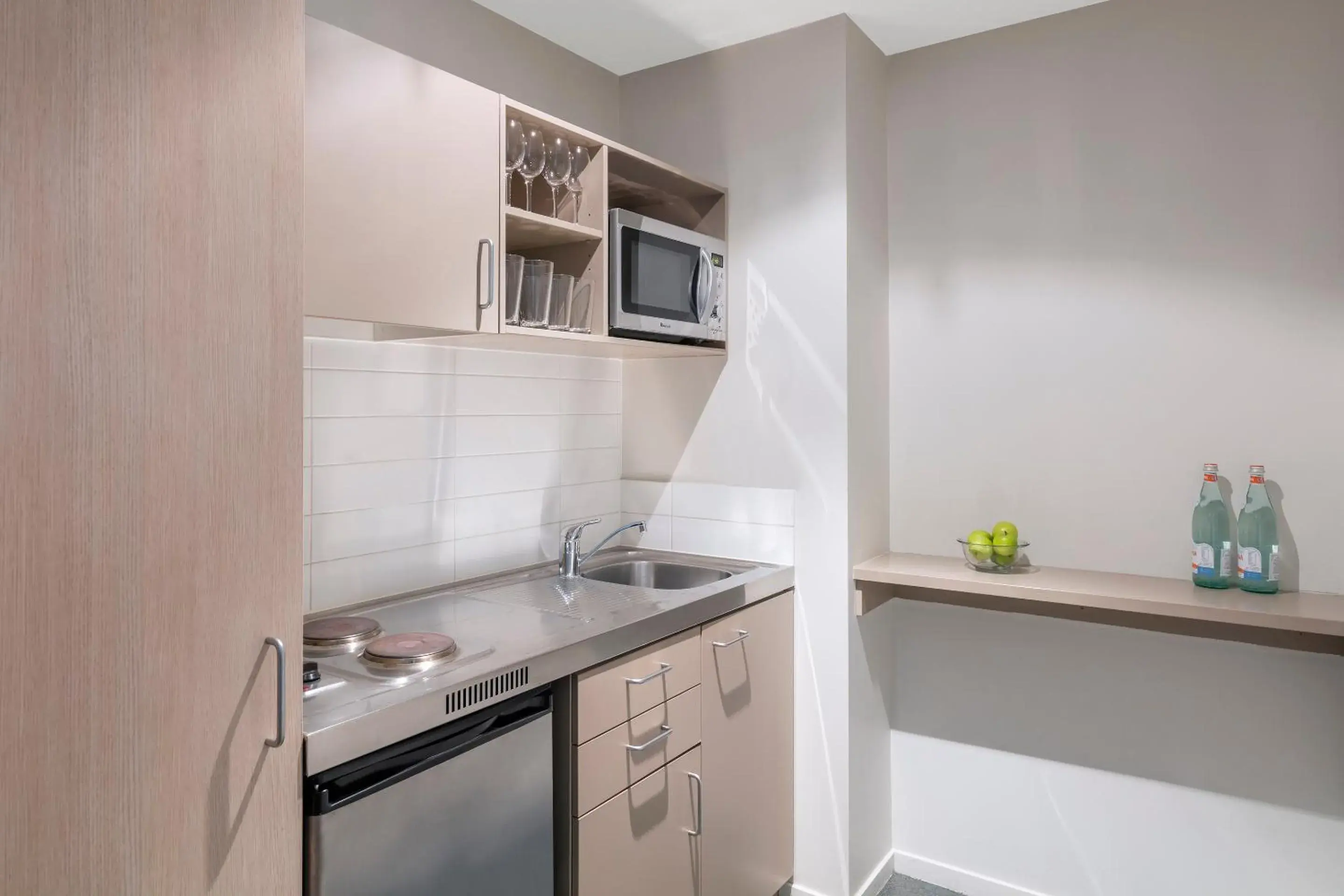 Kitchen or kitchenette, Kitchen/Kitchenette in Tetra Serviced Apartments by Castle