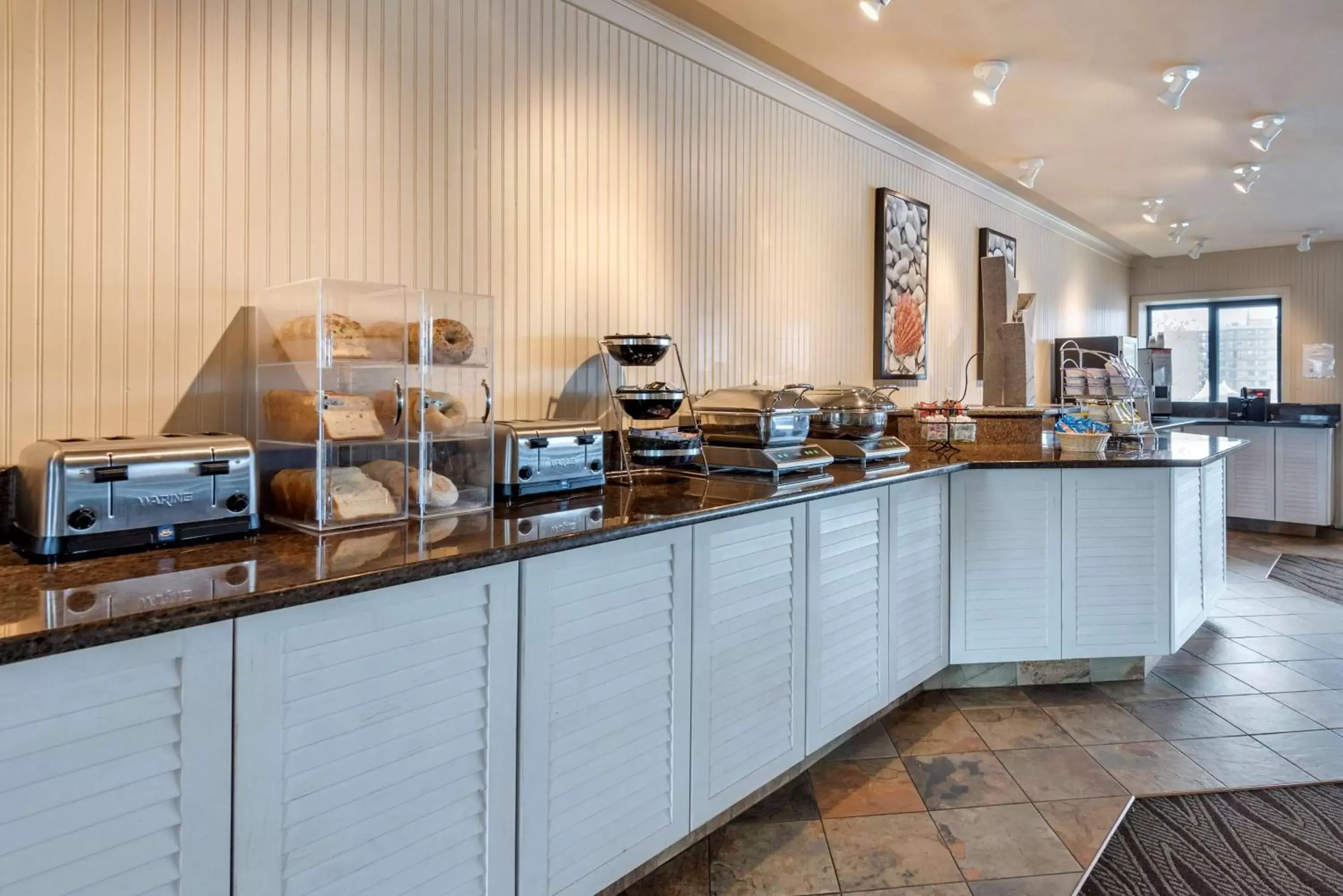 Breakfast, Restaurant/Places to Eat in Best Western Plus Oswego Hotel and Conference Center