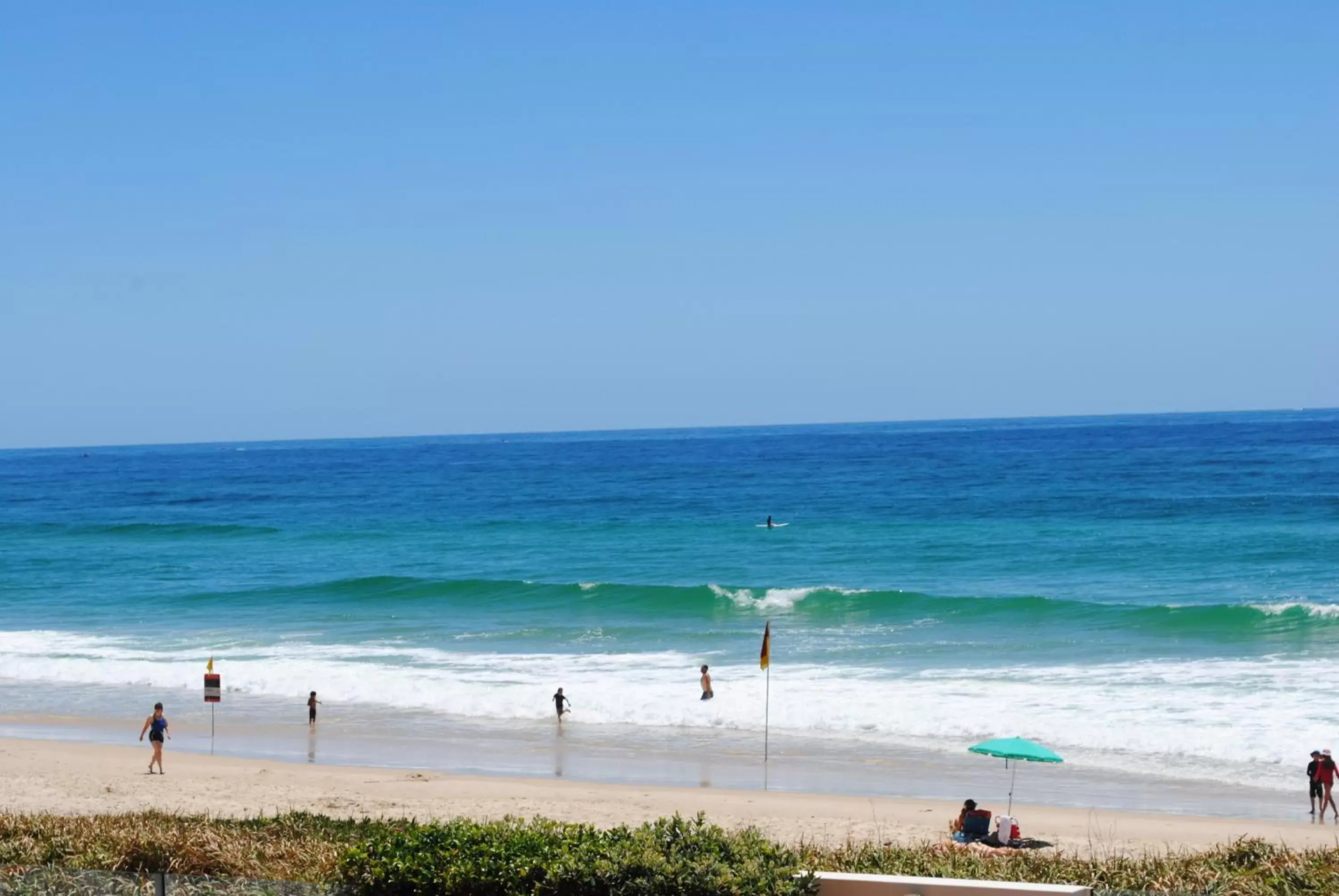 Beach in Albatross North Apartments